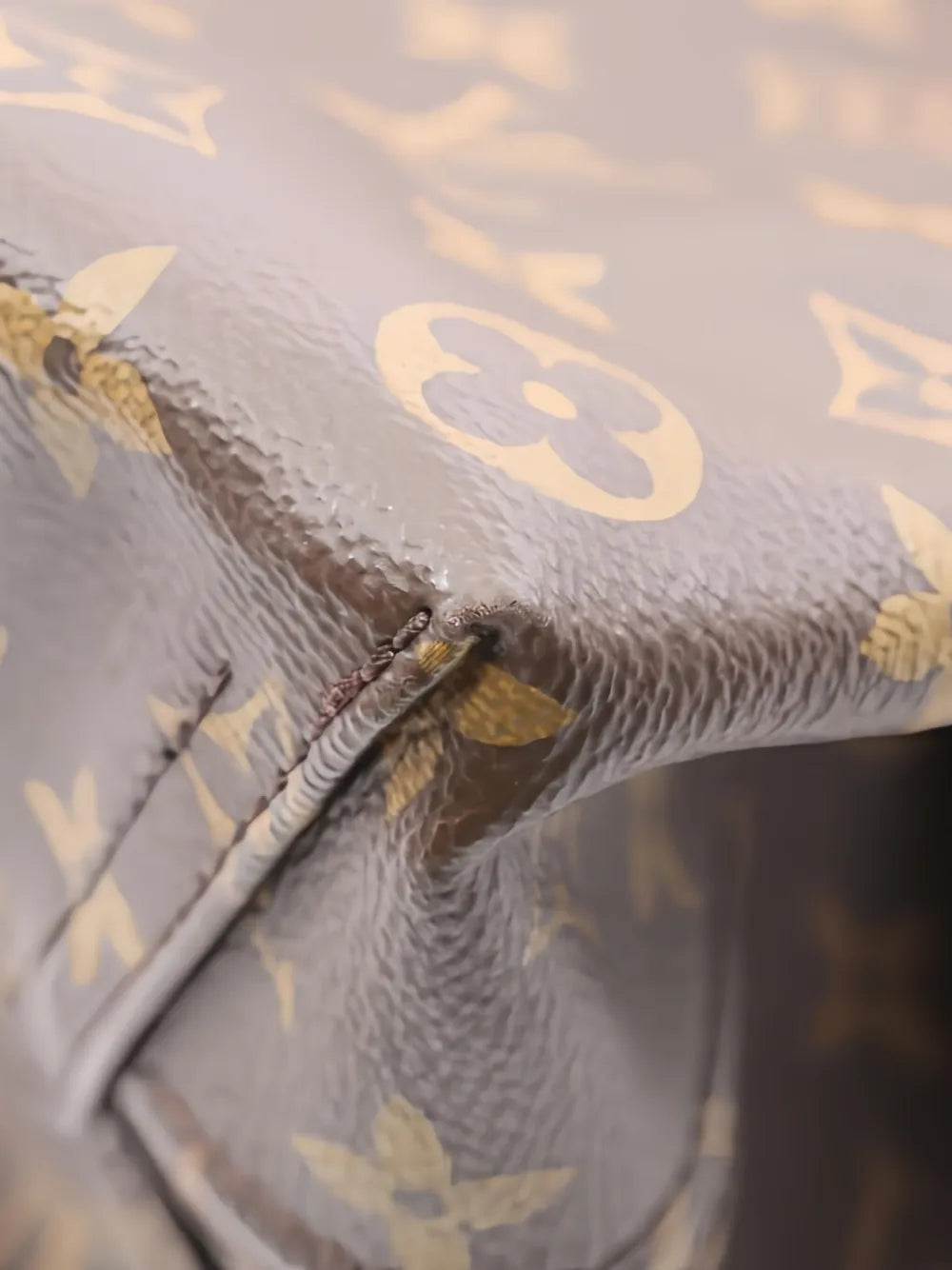 Pre-OwnedLouis Vuitton Pre-Owned2021 Atlantis Monogram tote bag