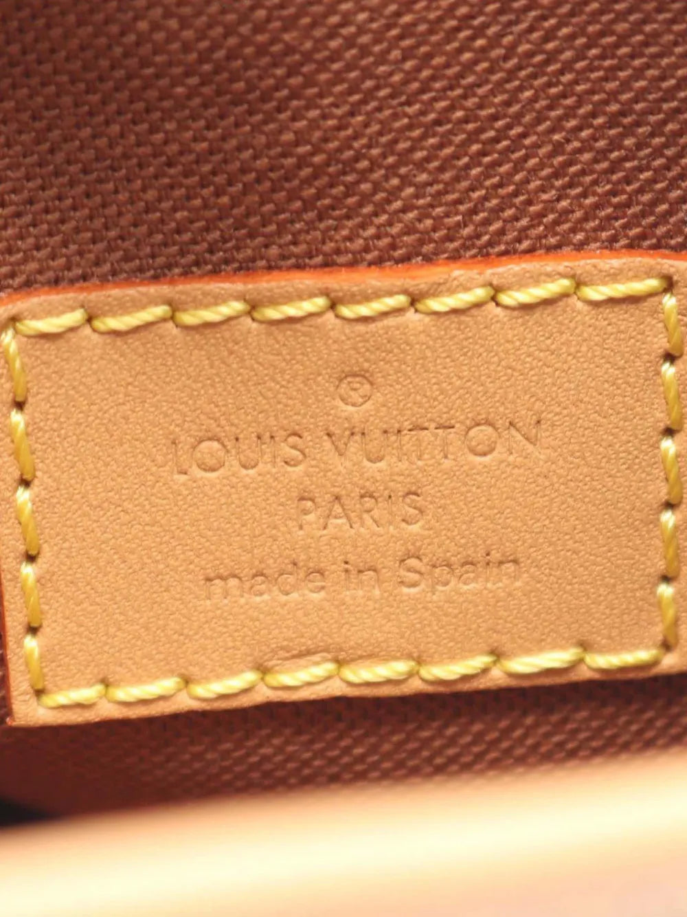 Pre-OwnedLouis Vuitton Pre-Owned2021-2025 Monogram Fold Me Pouch crossbody bag