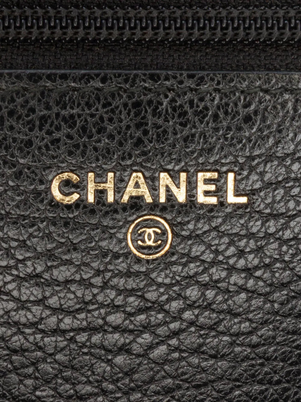 Pre-OwnedCHANEL Pre-Owned2017-2018 Studded Grained Calfskin Boy Wallet On Chain crossbody bag