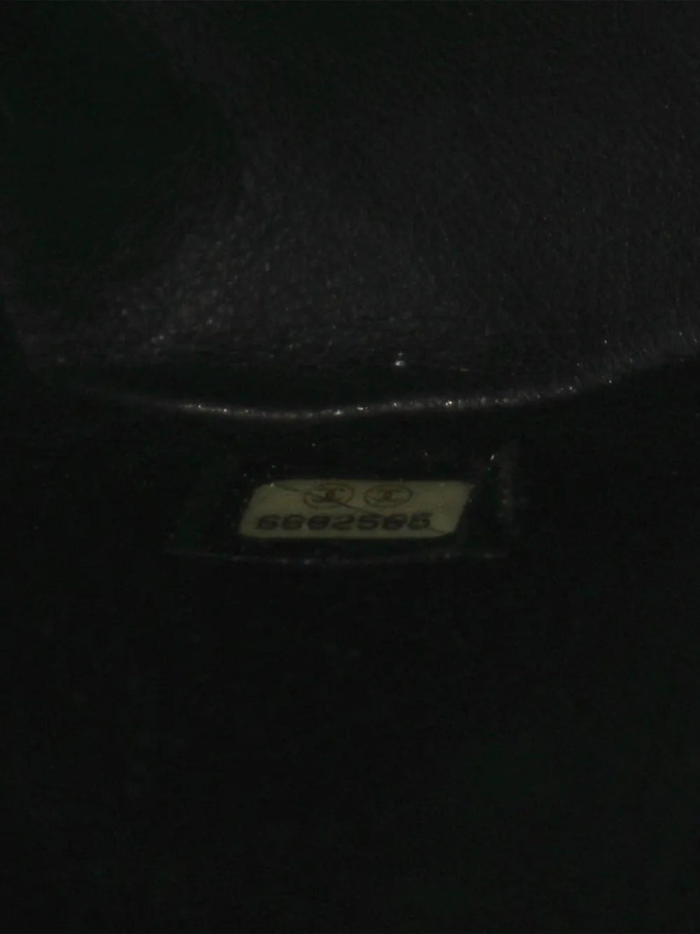 Pre-OwnedCHANEL Pre-Owned2000-2002 Caviar Medallion tote bag
