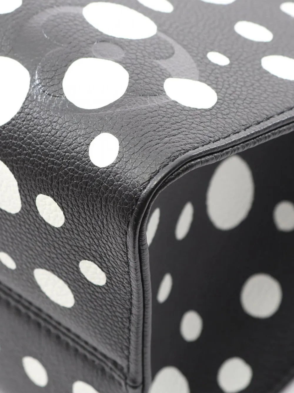 Pre-OwnedLouis Vuitton Pre-Owned2021-2025 Yayoi Kusama Monogram Giant Empreinte OnTheGo MM satchel