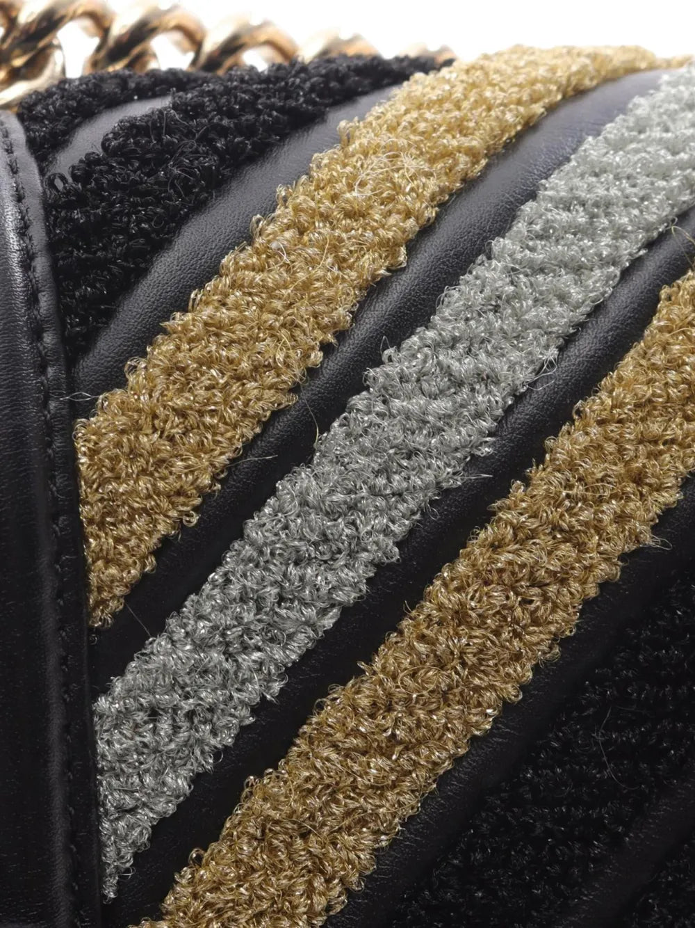 Pre-OwnedCHANEL Pre-Owned2019 Small Chevron Tweed and Lambskin Boy Flap crossbody bag