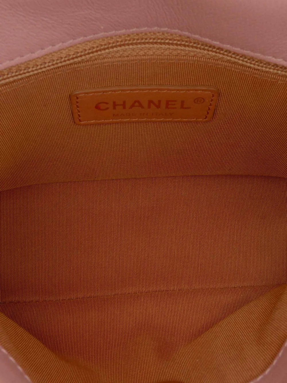 Pre-OwnedCHANEL Pre-Owned2019 Quilted Lambskin Curved Flap crossbody bag