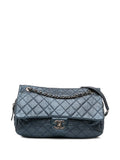 Pre-OwnedCHANEL Pre-Owned2013-2014 Jumbo Quilted Iridescent Caviar Easy Flap shoulder bag