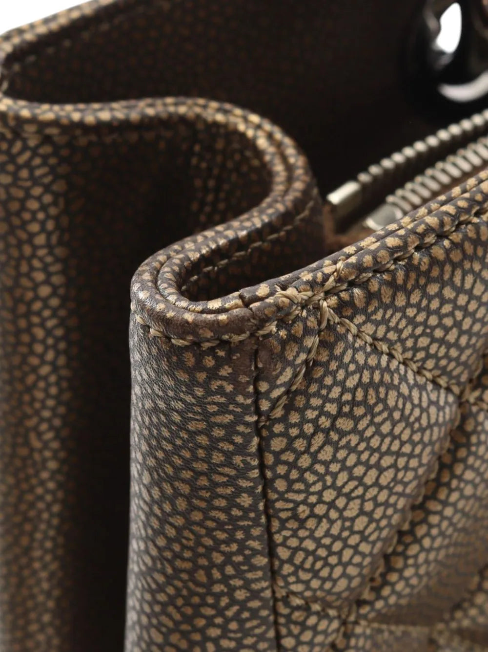 Pre-OwnedCHANEL Pre-Owned2011 Metallic Caviar Grand Shopping tote bag