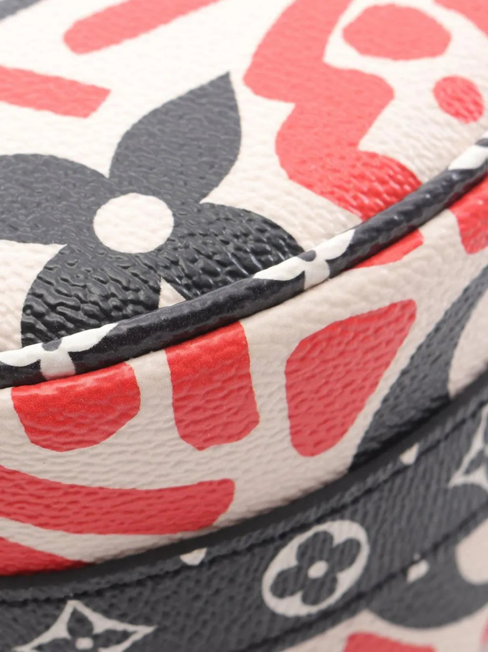Pre-OwnedLouis Vuitton Pre-Owned2020 Monogram Giant Crafty Boite Chapeau Souple Bag crossbody bag