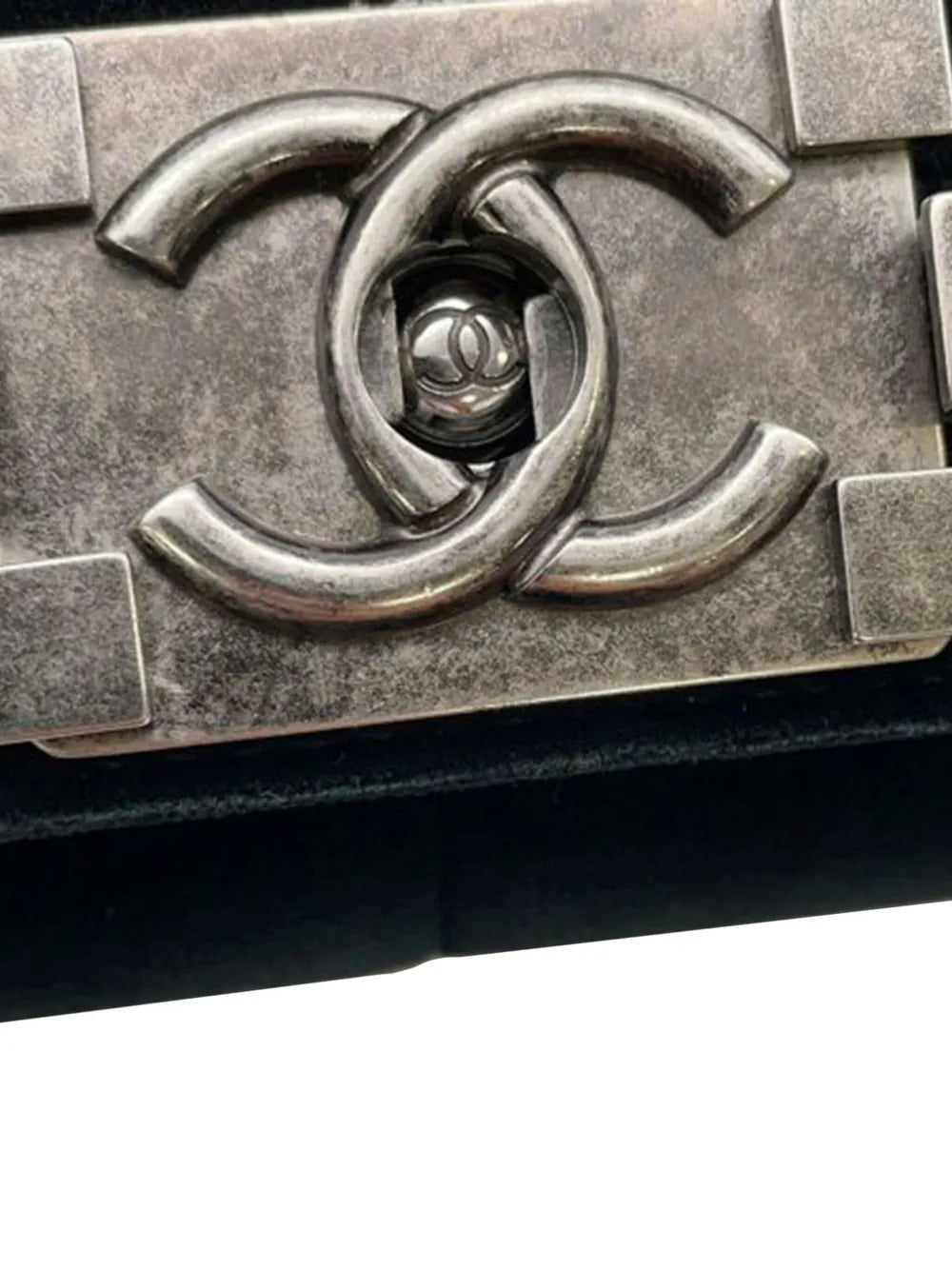 Pre-OwnedCHANEL Pre-Owned2014 Old Medium Quilted Velvet Stitched Boy Flap crossbody bag