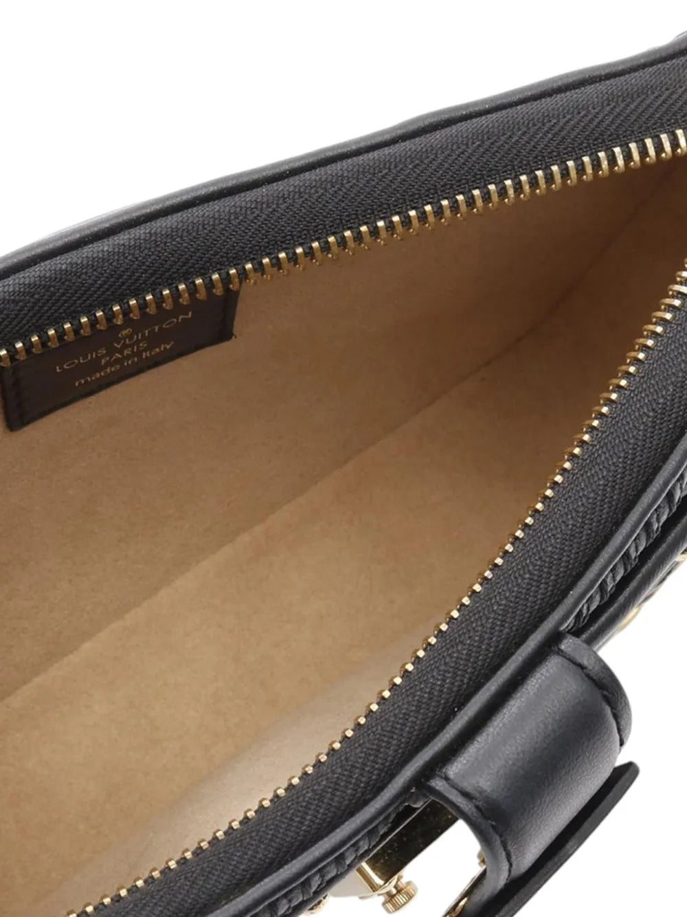 Pre-OwnedLouis Vuitton Pre-Owned2021-2025 Troca PM crossbody bag