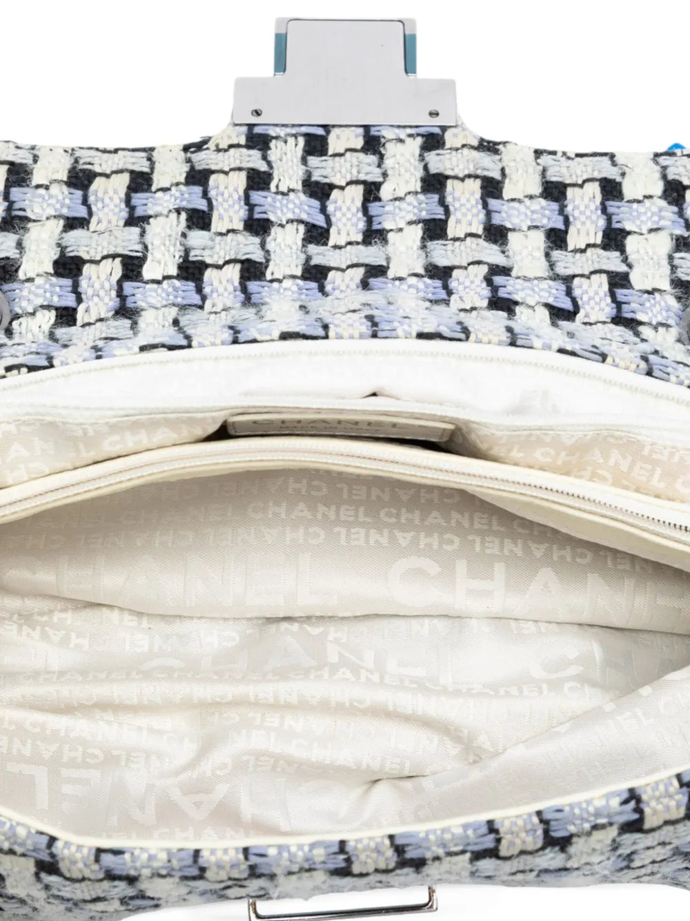 Pre-OwnedCHANEL Pre-Owned2004-2005 Tweed and Calfskin Woven Single Flap shoulder bag