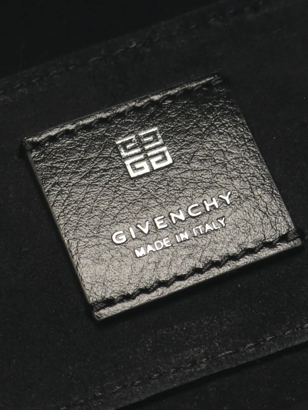 Pre-OwnedGivenchy Pre-Owned2010-2025 Small Leather Pumpkin bucket bag
