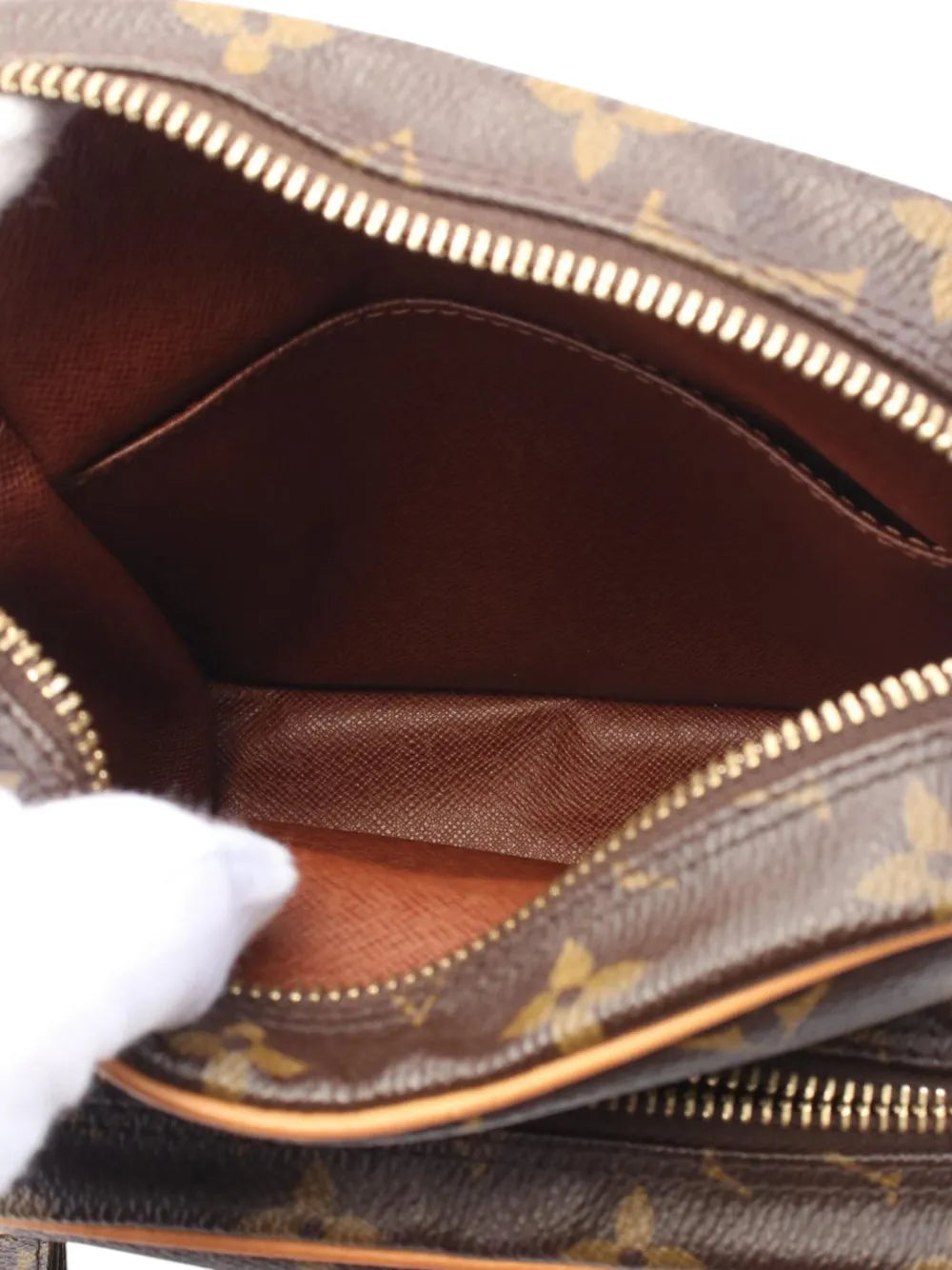 Pre-OwnedLouis Vuitton Pre-Owned2004 Monogram Amazone crossbody bag