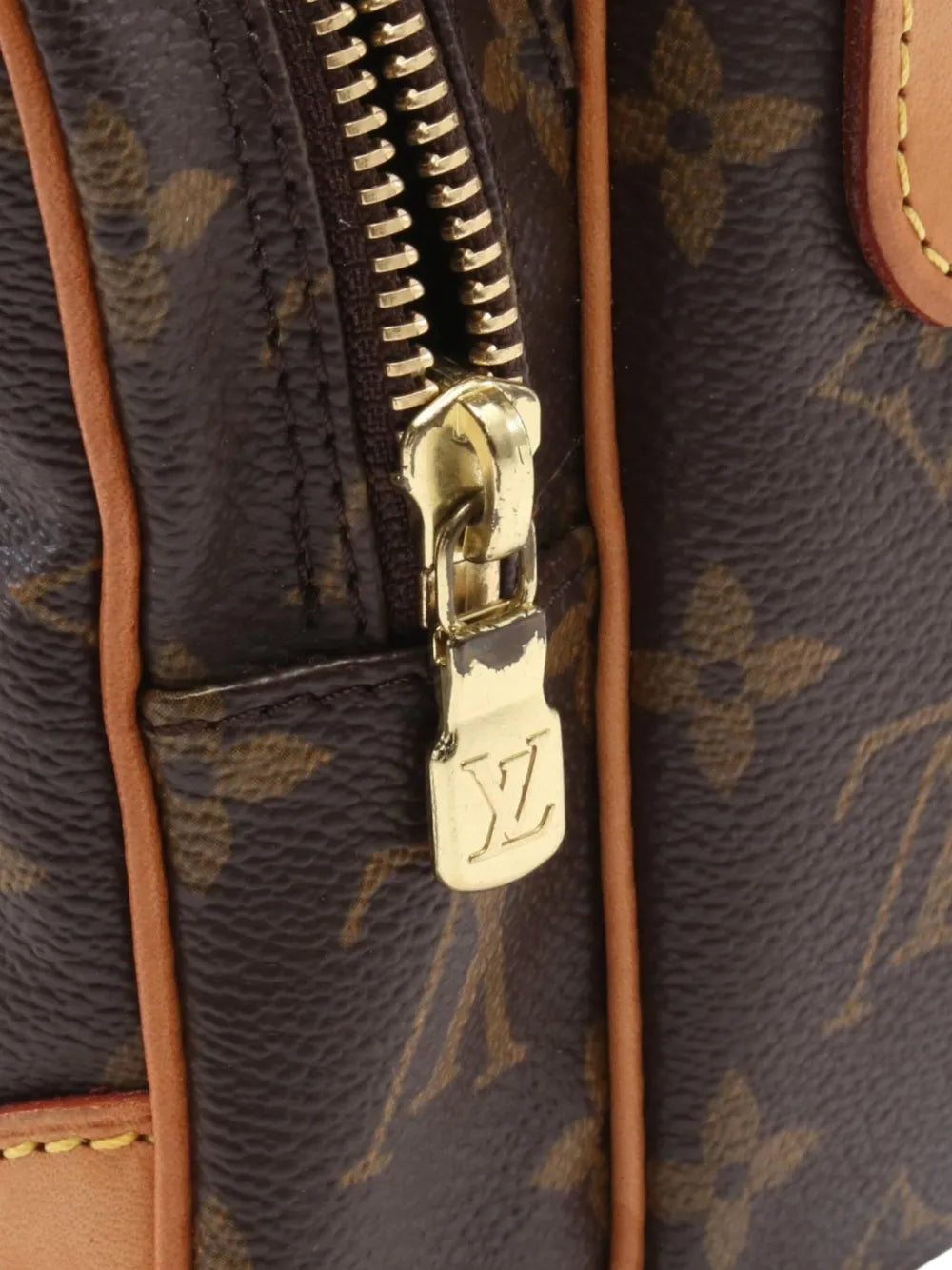 Pre-OwnedLouis Vuitton Pre-Owned2004 Monogram Amazone crossbody bag