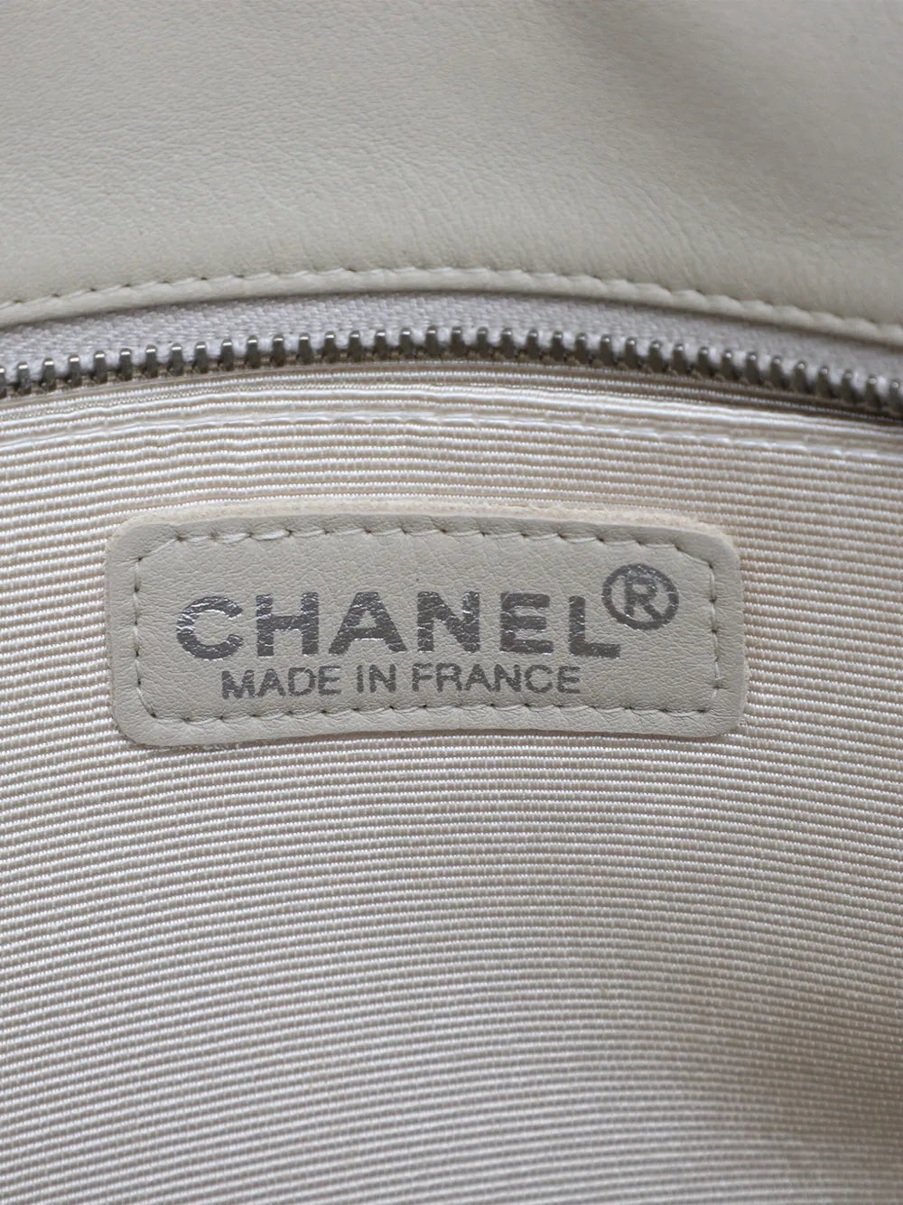 Pre-OwnedCHANEL Pre-Owned1997-1999 Lambskin Embossed CC Camellia tote bag