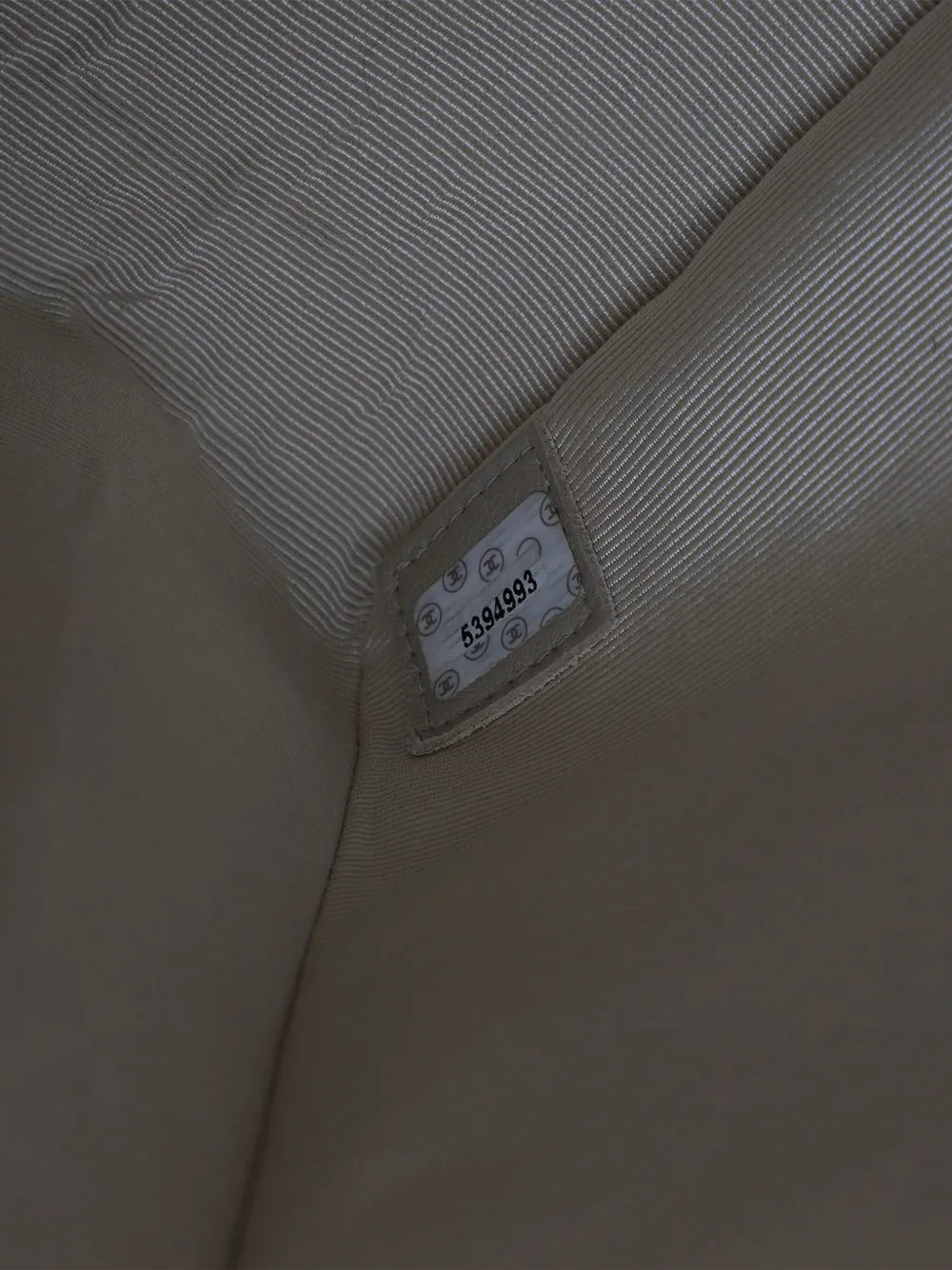 Pre-OwnedCHANEL Pre-Owned1997-1999 Lambskin Embossed CC Camellia tote bag
