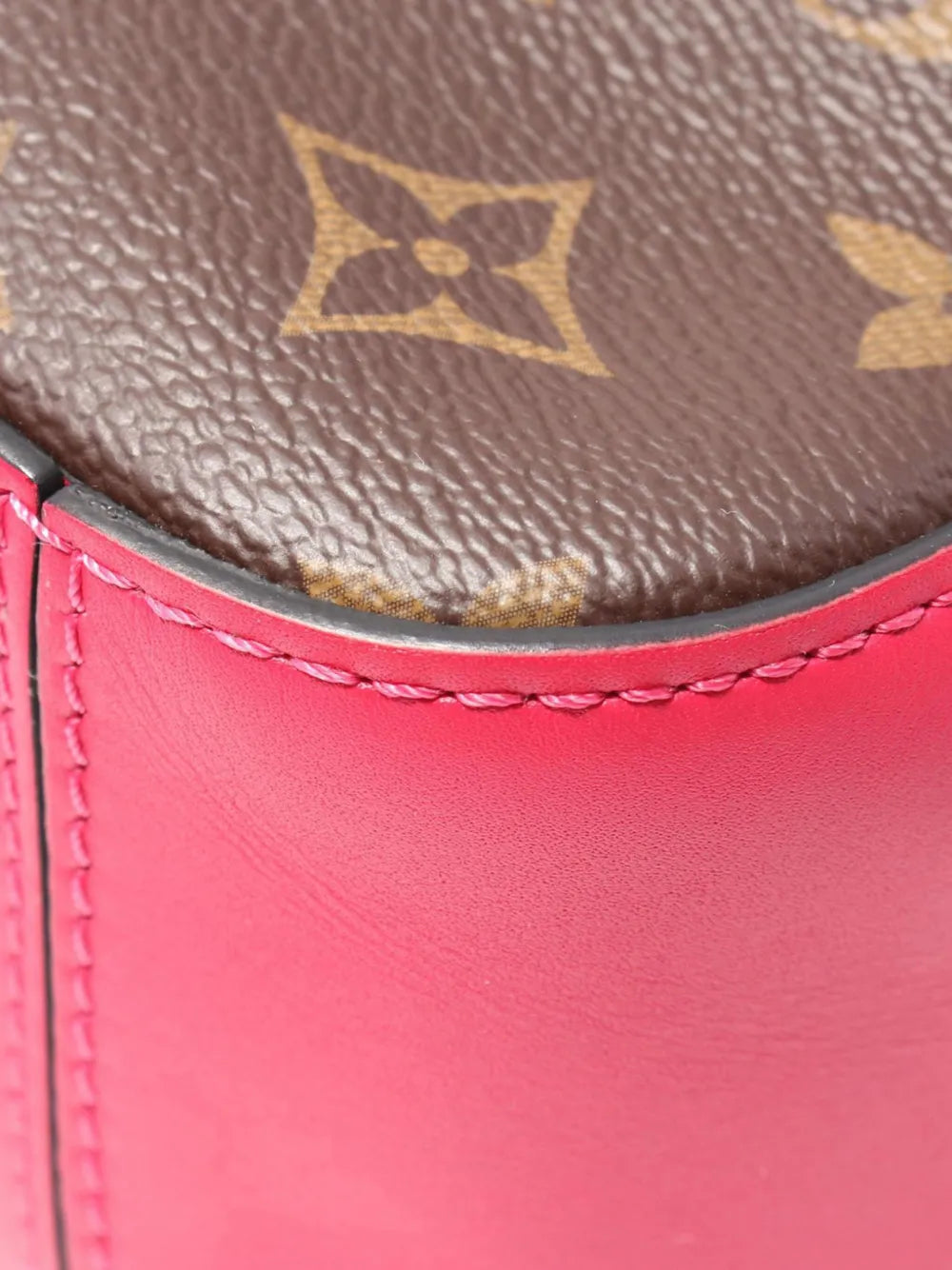Pre-OwnedLouis Vuitton Pre-Owned2018 Monogram Saintonge crossbody bag