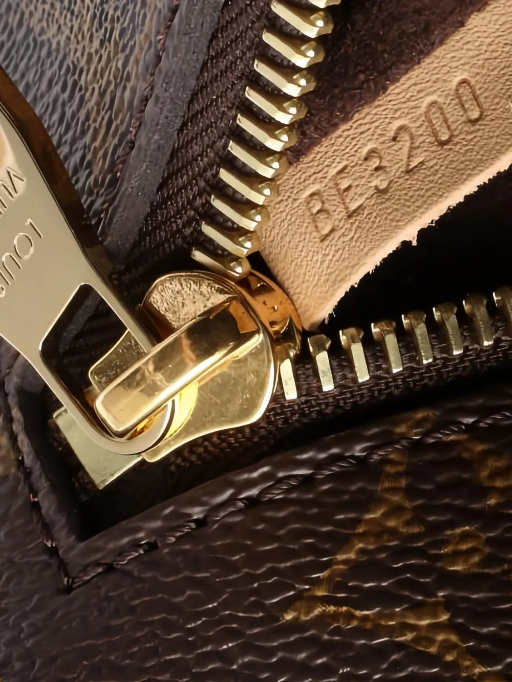 Pre-OwnedLouis Vuitton Pre-Owned2020 Metis MM Monogram tote bag