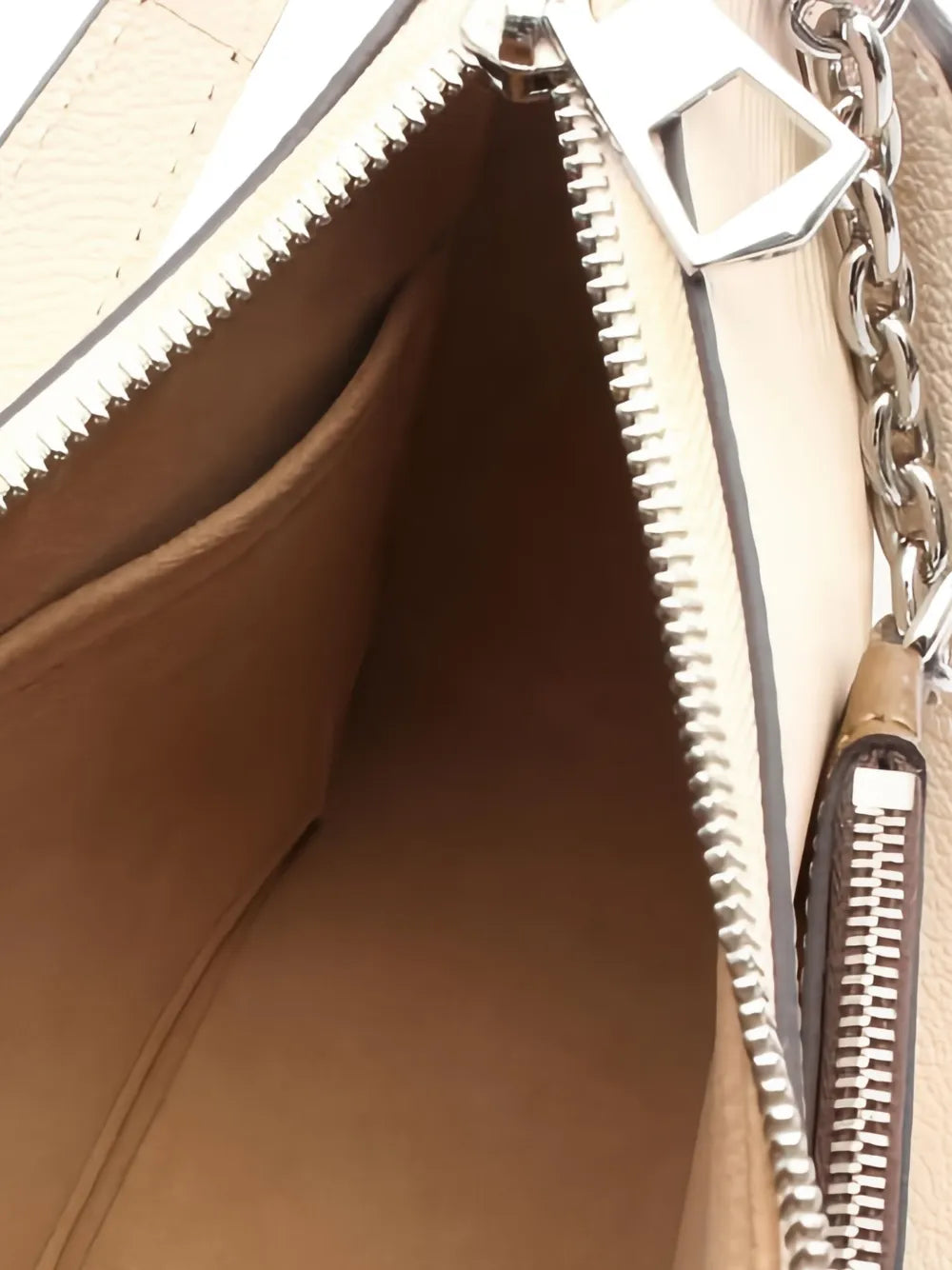 Pre-OwnedLouis Vuitton Pre-Owned2010s Murrell epi leather handbag
