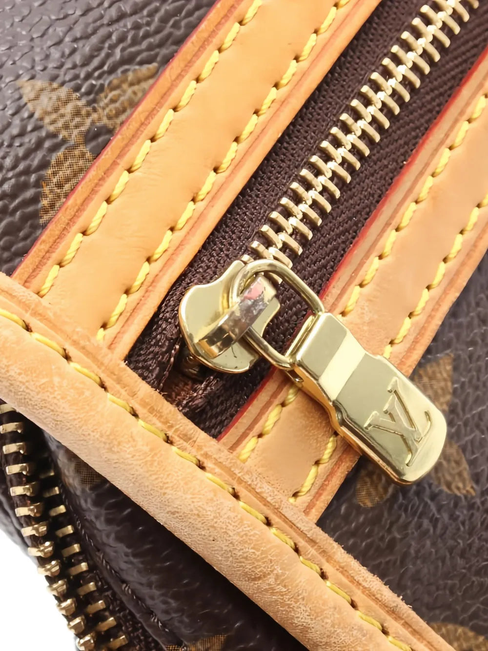 Pre-OwnedLouis Vuitton Pre-Owned2006 Bosphore Bum Monogram cross body bag