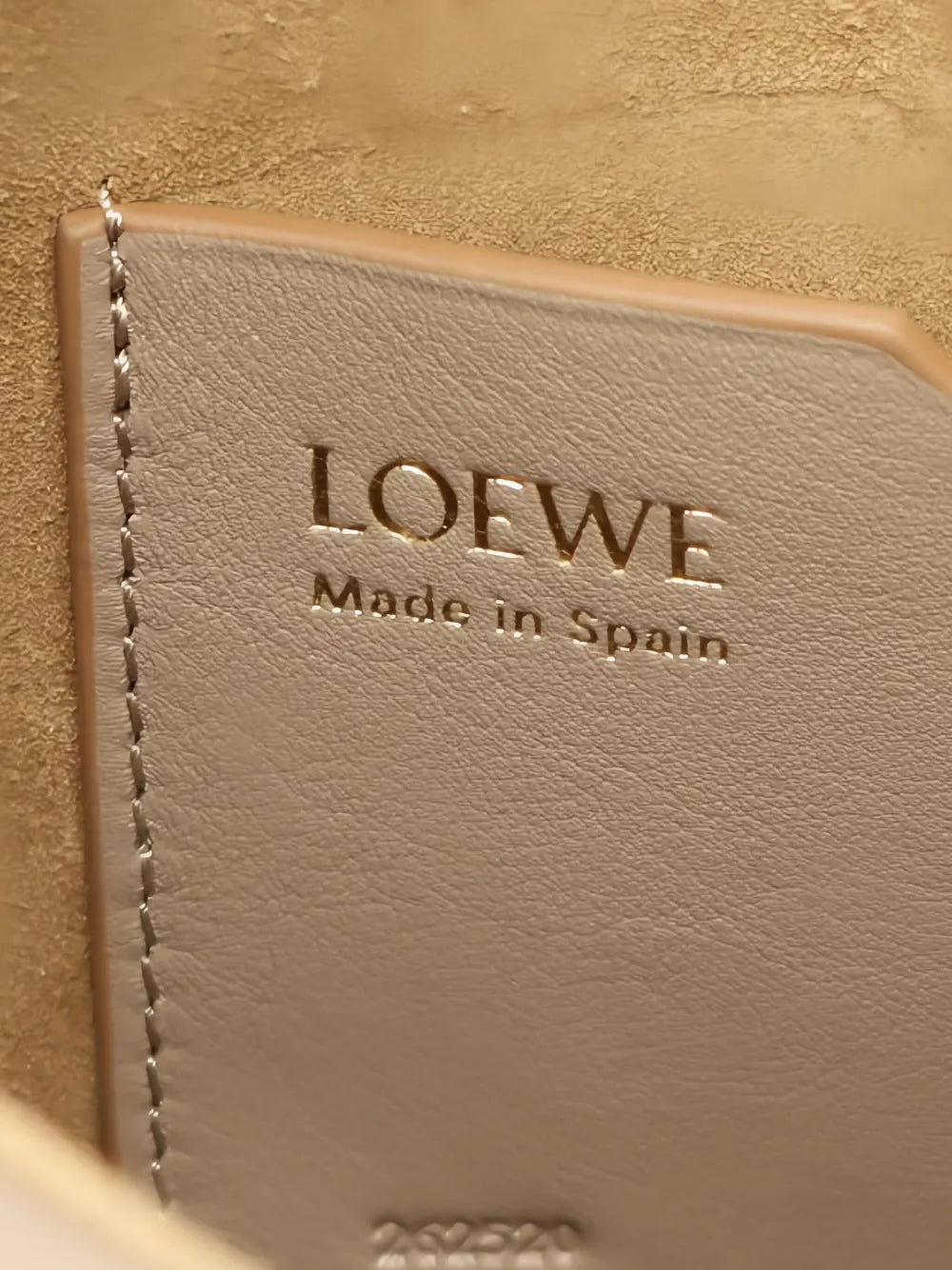 Pre-OwnedLoewe Pre-Owned2010s chain Ola medium tote bag