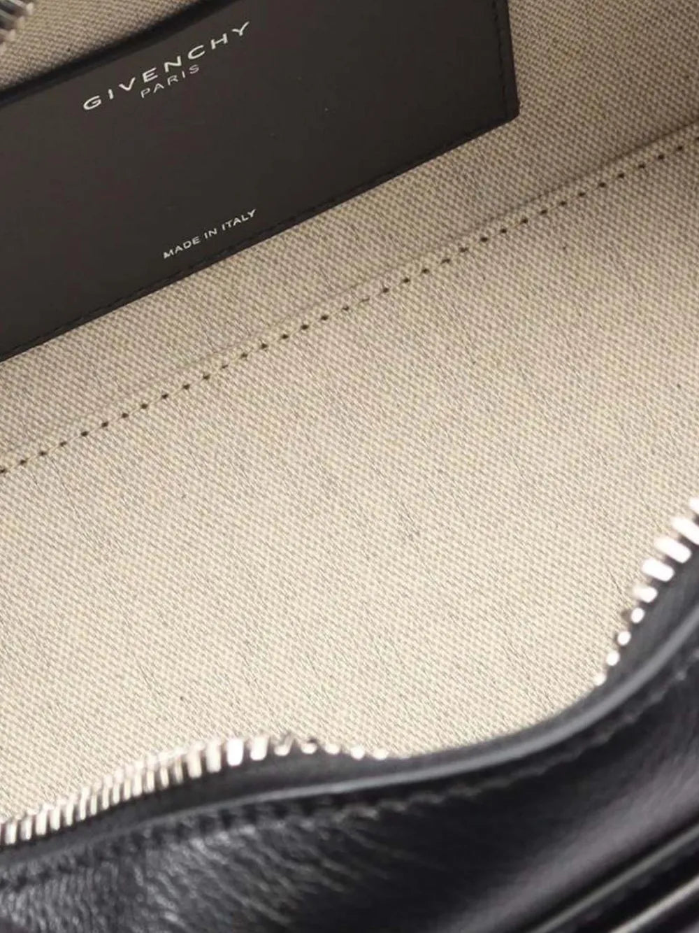 Pre-OwnedGivenchy Pre-Owned2000-2025 Small Box Calfskin Antigona East West satchel