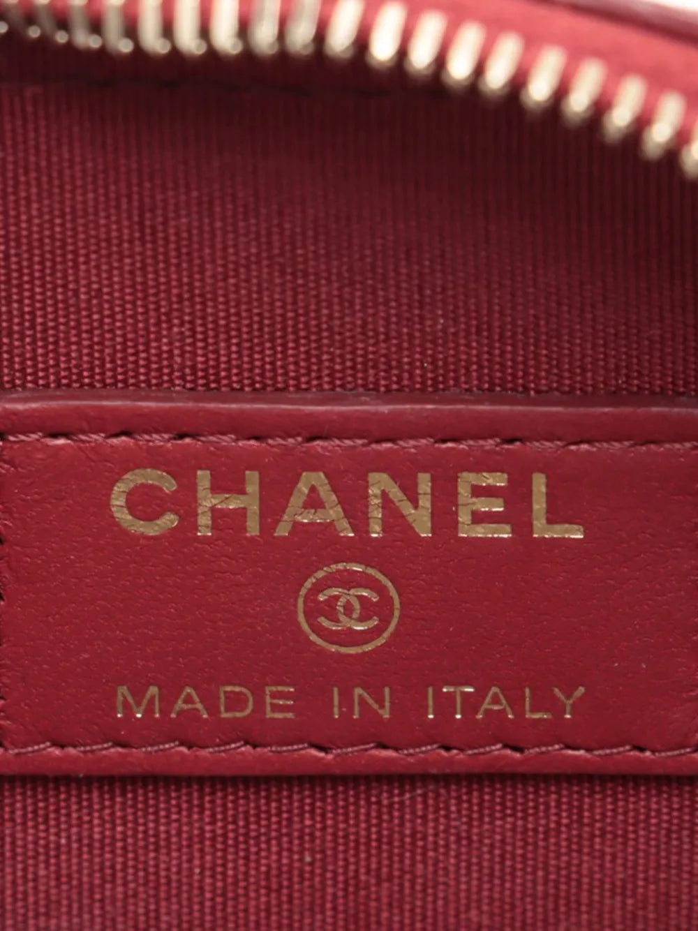 Pre-OwnedCHANEL Pre-Owned2019 CC Quilted Lambskin Zip Phone Case crossbody bag