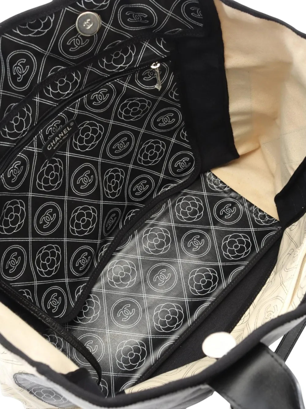 Pre-OwnedCHANEL Pre-Owned2018 Large Coated Canvas Camellia Logo Deauville Shopping Tote satchel