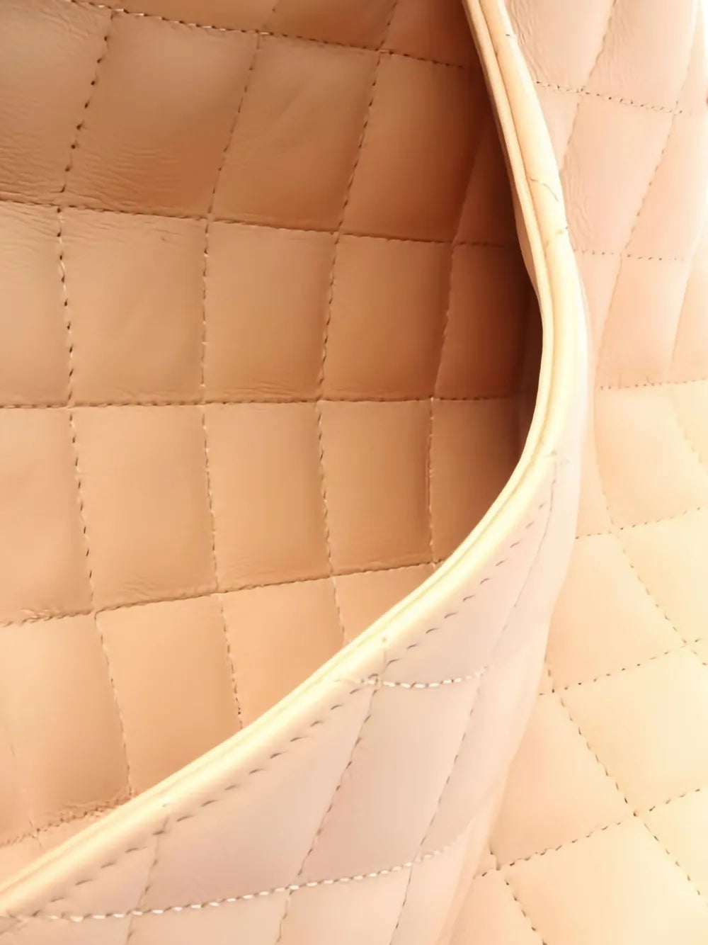 Pre-OwnedCHANEL Pre-Ownedmedium Cambon quilted tote bag