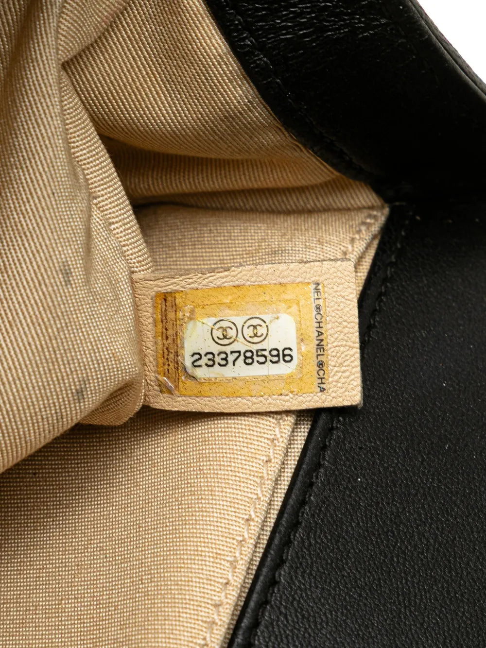 Pre-OwnedCHANEL Pre-Owned2016-2017 Old Medium Chevron Lambskin Stitched Boy Flap crossbody bag