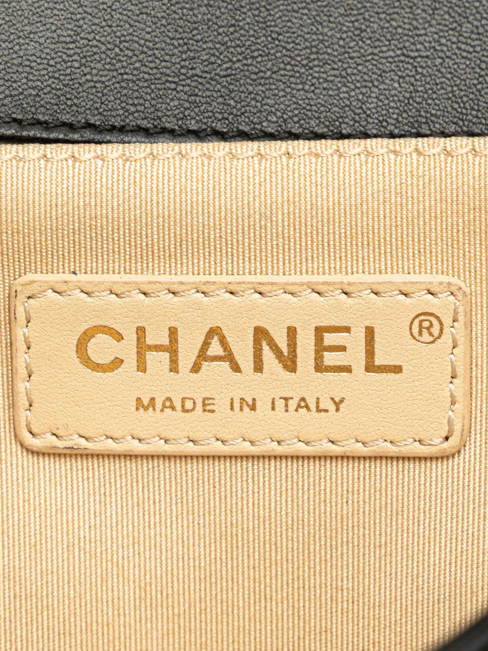 Pre-OwnedCHANEL Pre-Owned2016-2017 Old Medium Chevron Lambskin Stitched Boy Flap crossbody bag