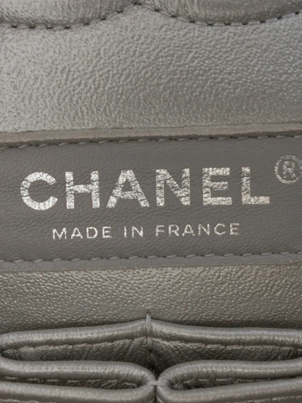 Pre-OwnedCHANEL Pre-Owned2017-2018 Medium Classic Iridescent Caviar Double Flap shoulder bag