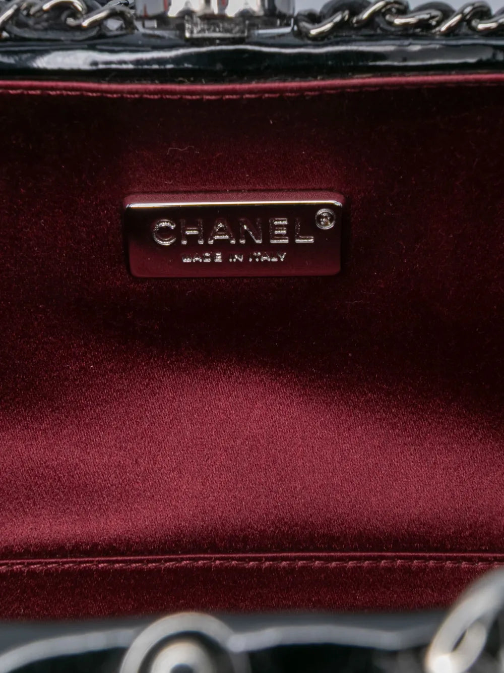 Pre-OwnedCHANEL Pre-Owned2011 Quilted Patent Chain Around Clutch crossbody bag