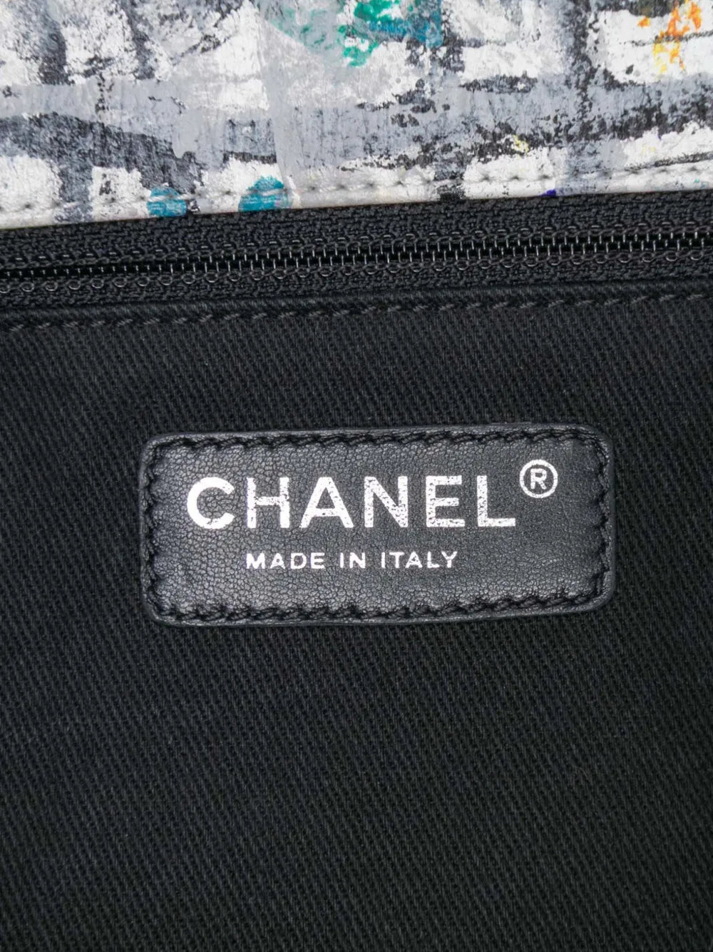 Pre-OwnedCHANEL Pre-Owned2014 Medium Calfskin Hand Painted Graffiti Flap shoulder bag