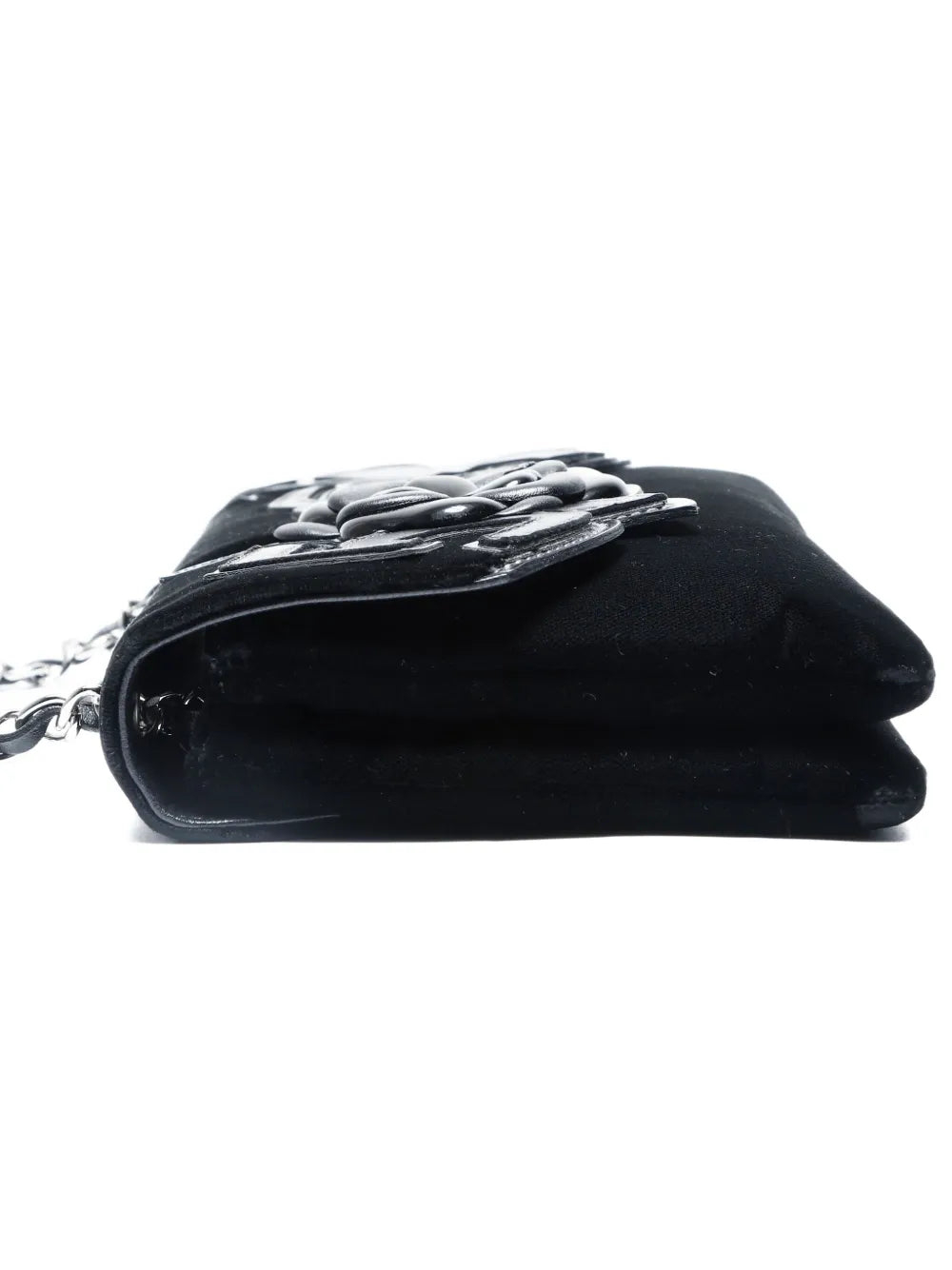 Pre-OwnedCHANEL Pre-Owned2005-2006 Camelia chain shoulder bag