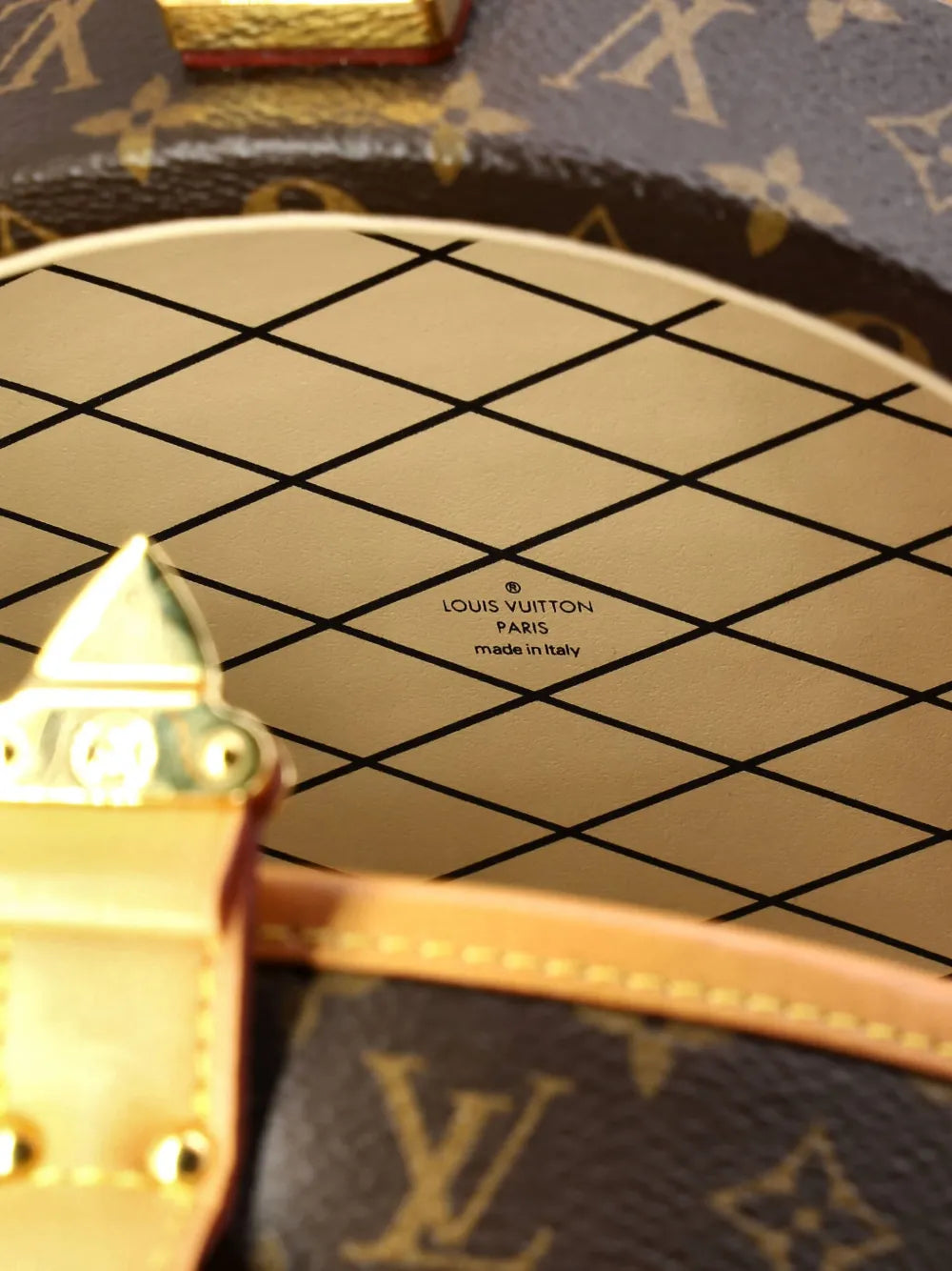 Pre-OwnedLouis Vuitton Pre-OwnedPetite Boite Chapeau Bag Monogram Canvas crossbody bag