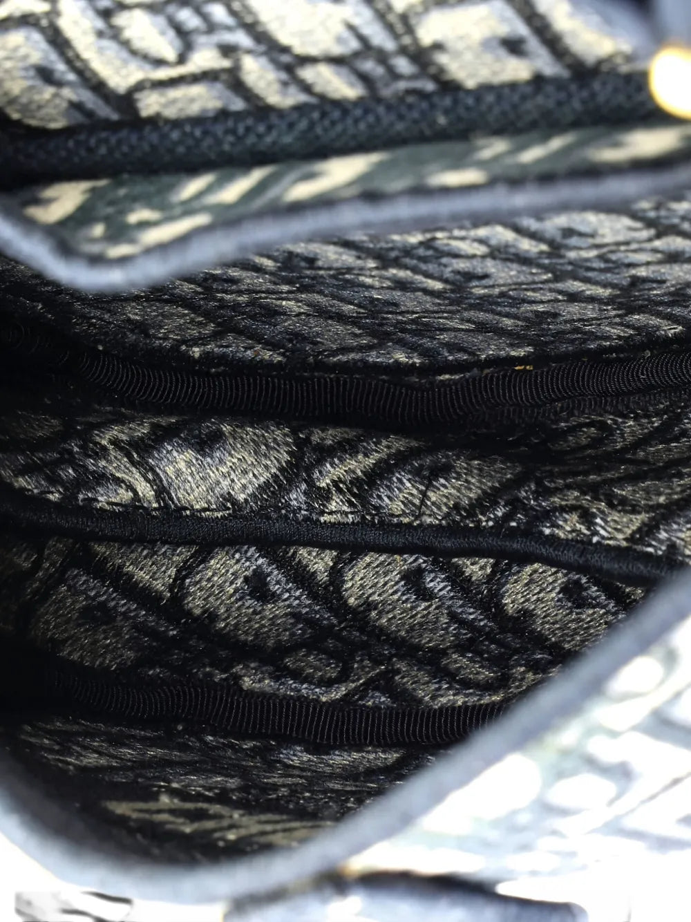 Pre-OwnedChristian Dior Pre-OwnedSaddle Handbag Logo Embroidered Oblique Canvas Medium shoulder bag