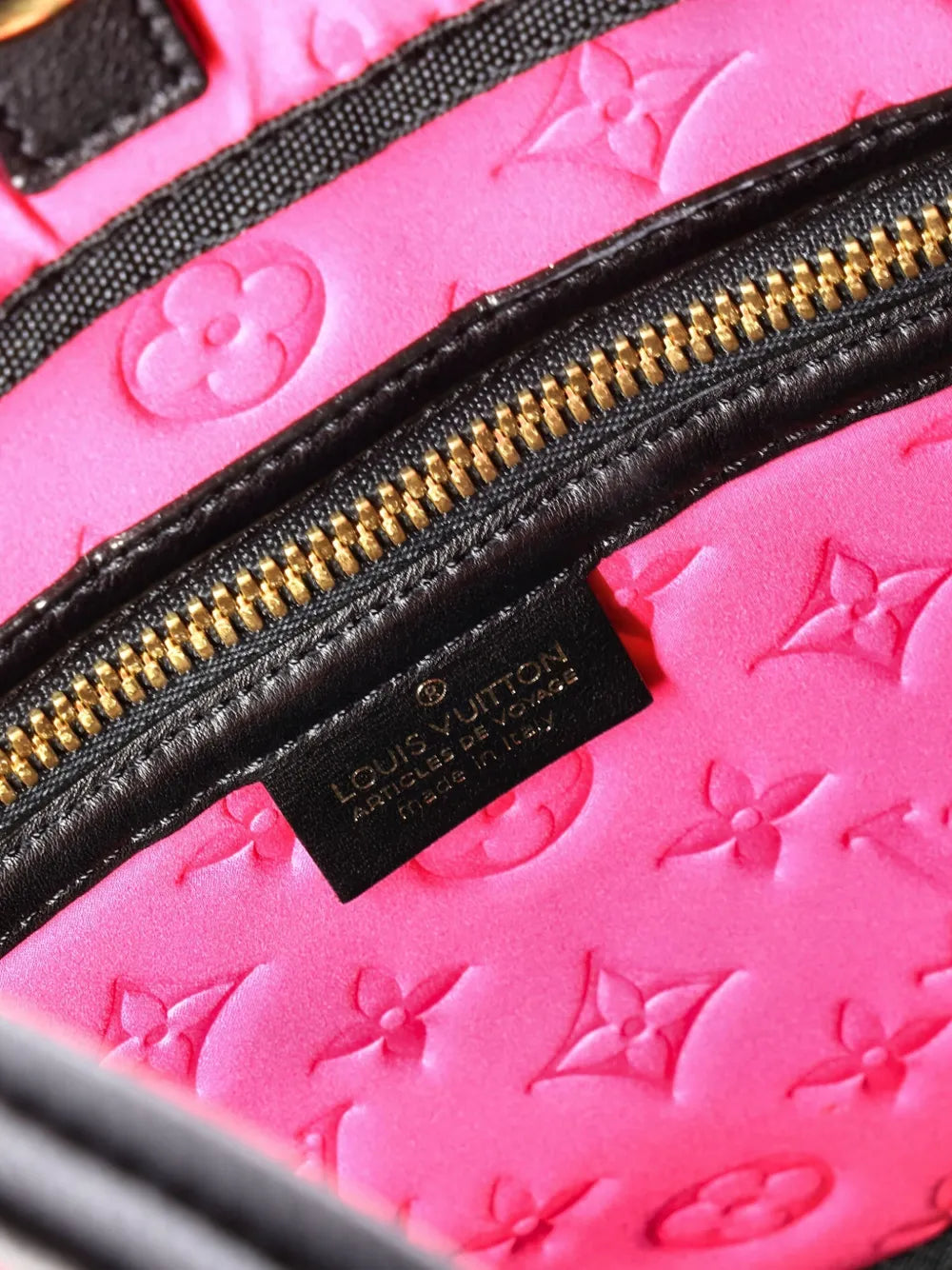 Pre-OwnedLouis Vuitton Pre-OwnedScuba Monogram Embossed Neoprene MM tote bag