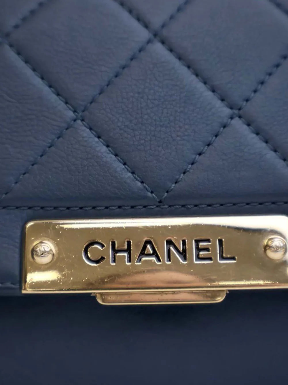 Pre-OwnedCHANEL Pre-Owned2016-2017 Small Quilted Grained Calfskin Label Click Flap satchel