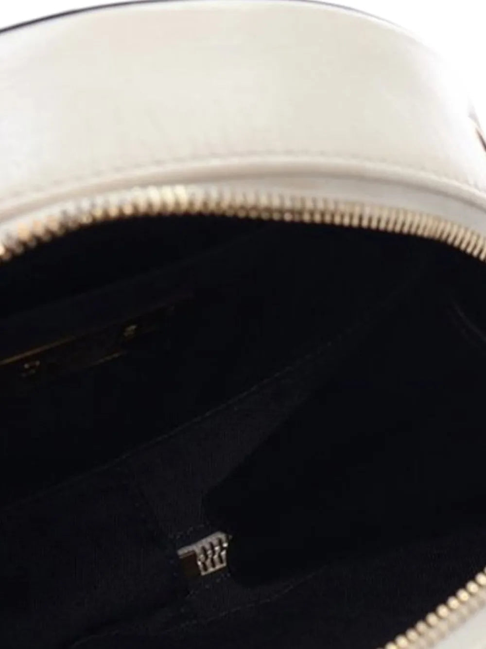 Pre-OwnedCHANEL Pre-Owned2019 Crumpled Calfskin En Vogue Round Bag satchel
