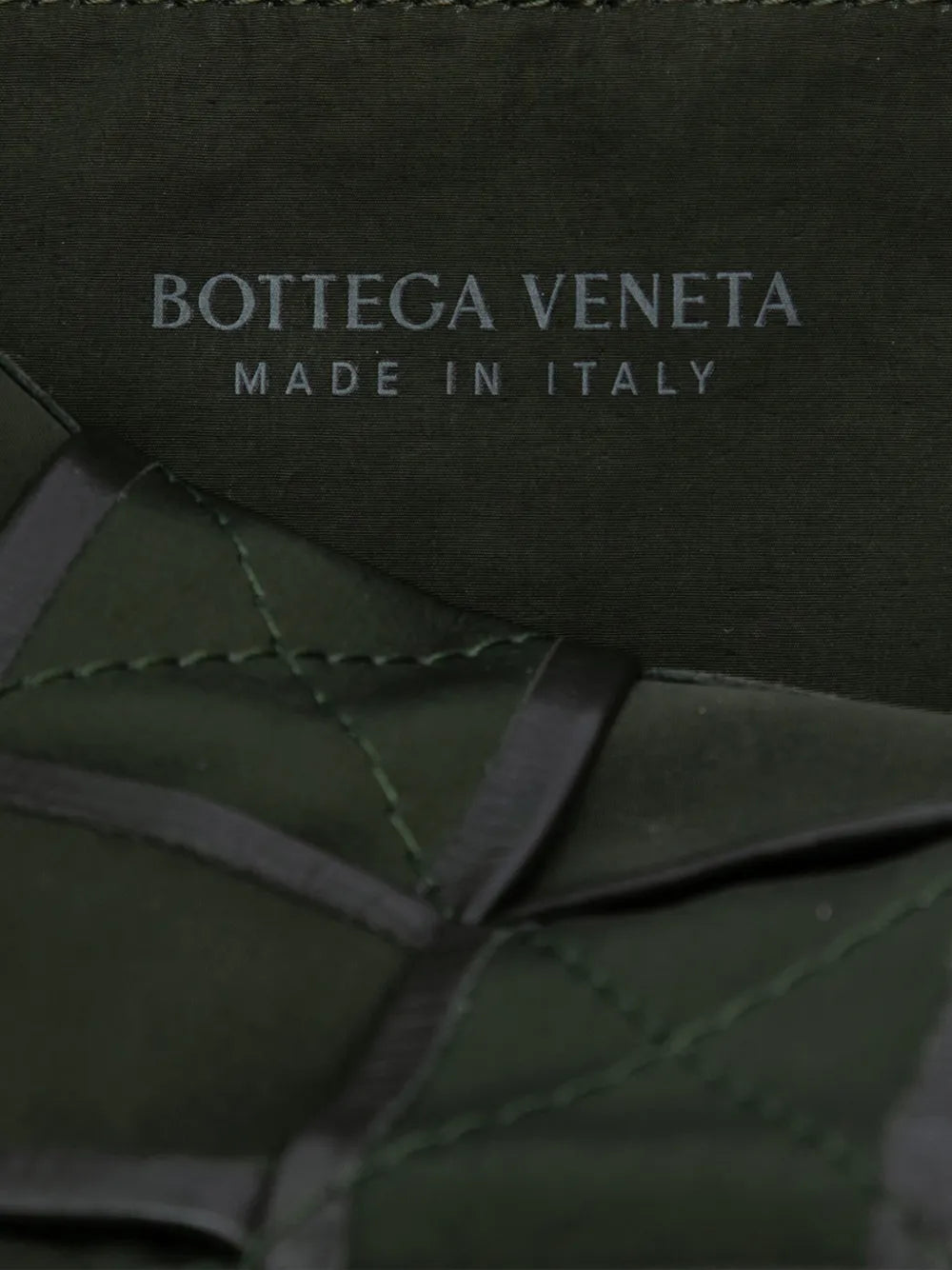 Pre-OwnedBottega Veneta Pre-Owned2012-2025 Stretch Paper Calfskin Intrecciato Cassette crossbody bag