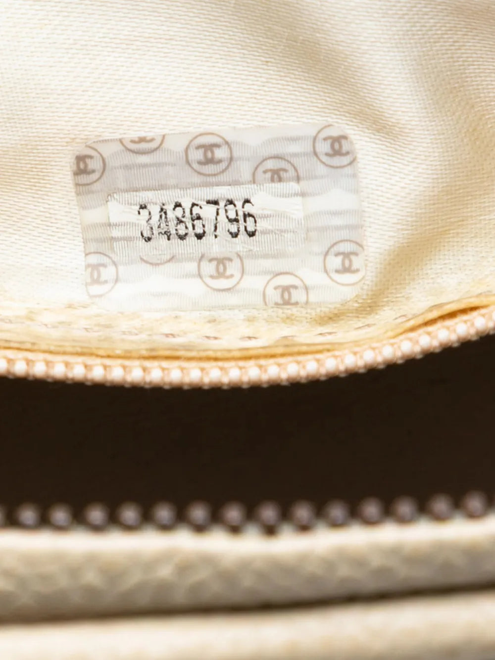 Pre-OwnedCHANEL Pre-Owned1994-1996 CC Quilted Caviar crossbody bag