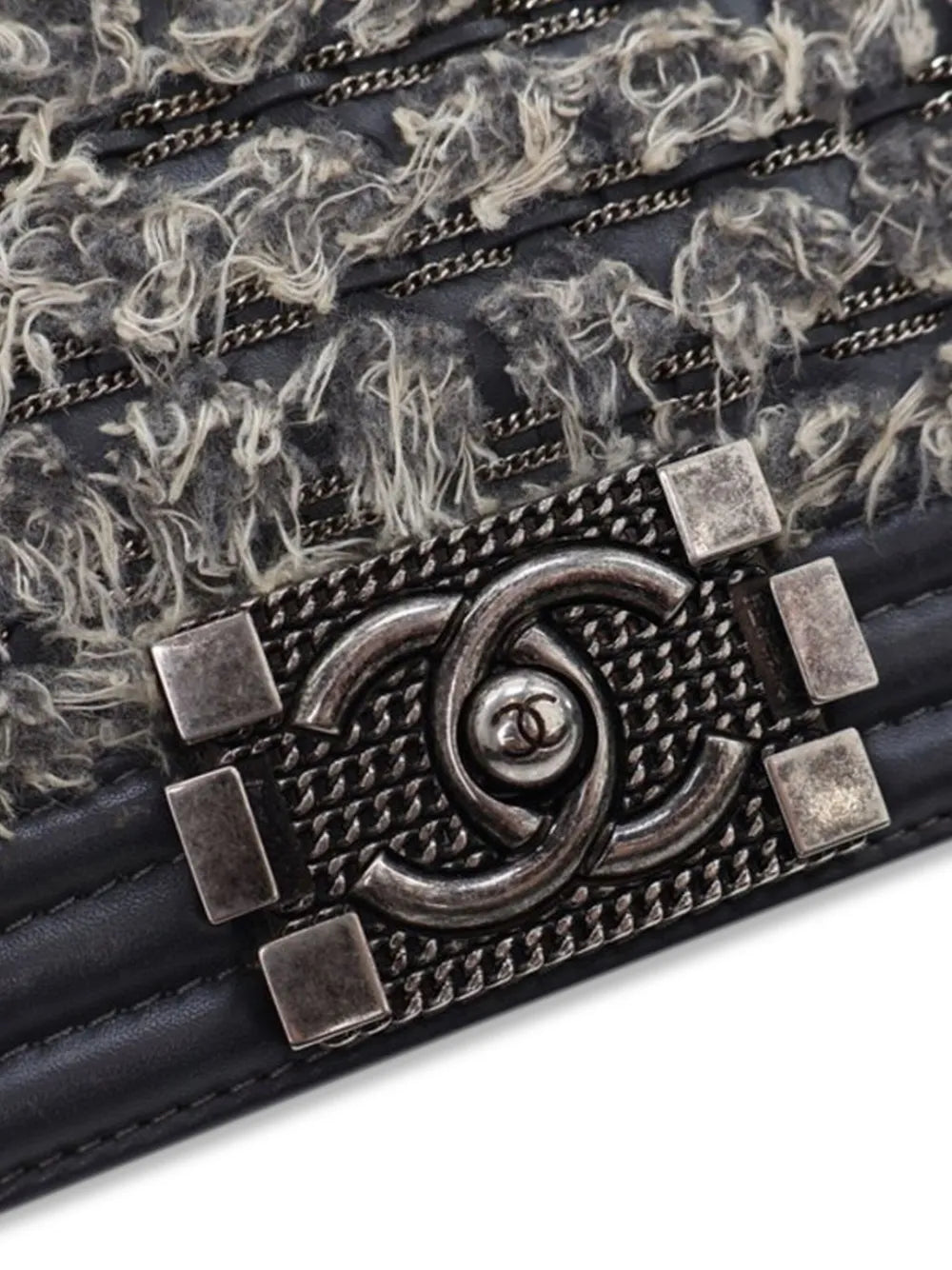 Pre-OwnedCHANEL Pre-Owned2016-2017 Old Medium Braided Tweed and Calfskin Boy Flap crossbody bag