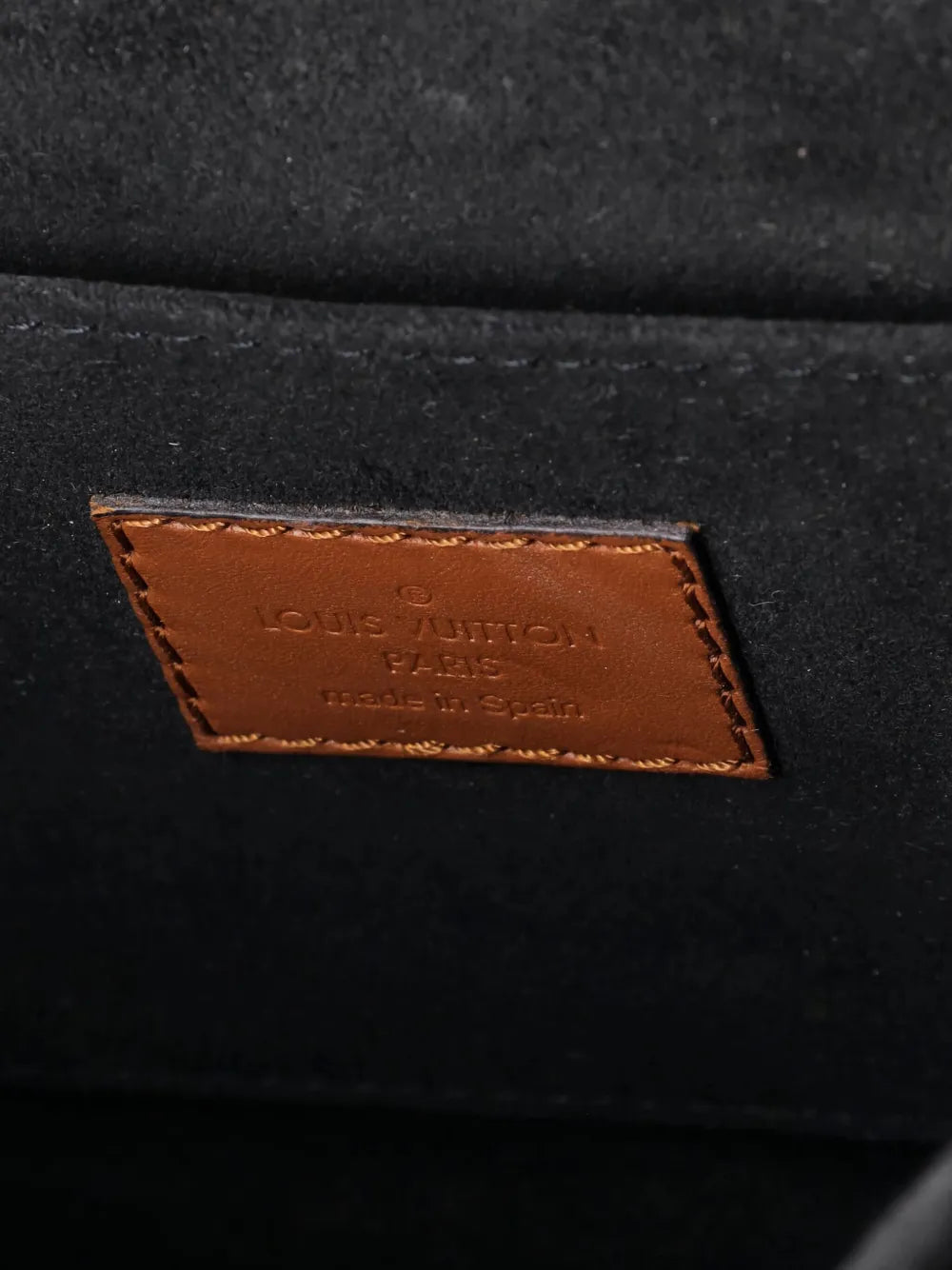 Pre-OwnedLouis Vuitton Pre-OwnedDauphine Reverse Monogram Canvas MM shoulder bag