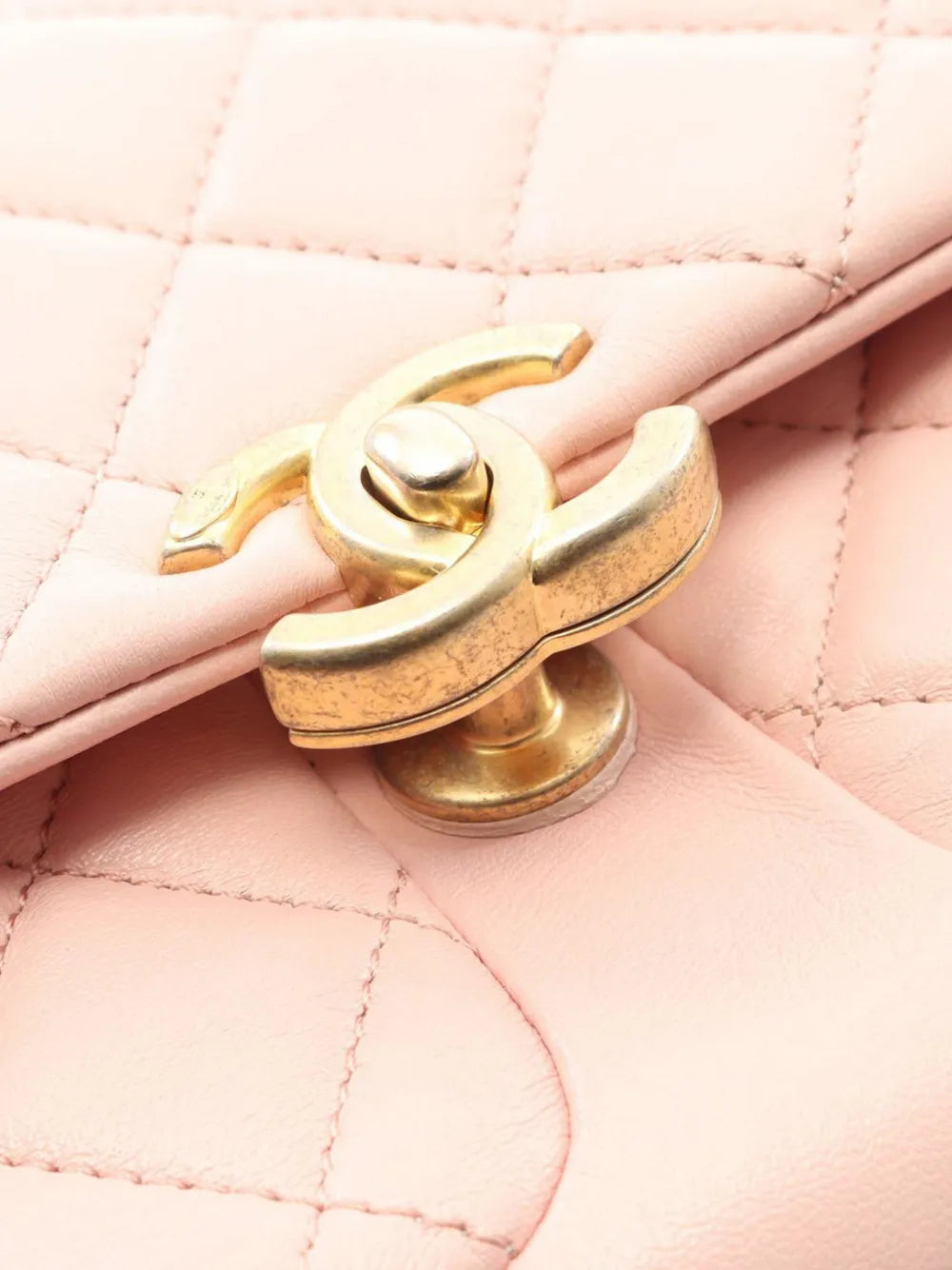 Pre-OwnedCHANEL Pre-Owned2021-2025 CC Quilted Lambskin Front Pocket Single Flap shoulder bag