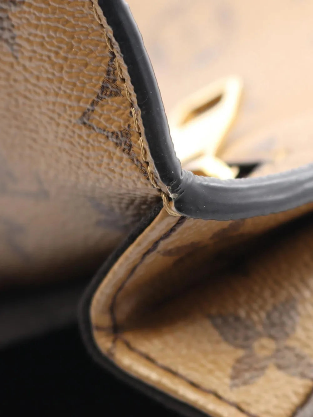 Pre-OwnedLouis Vuitton Pre-Owned2021-2025 Monogram Reverse Pochette Metis satchel