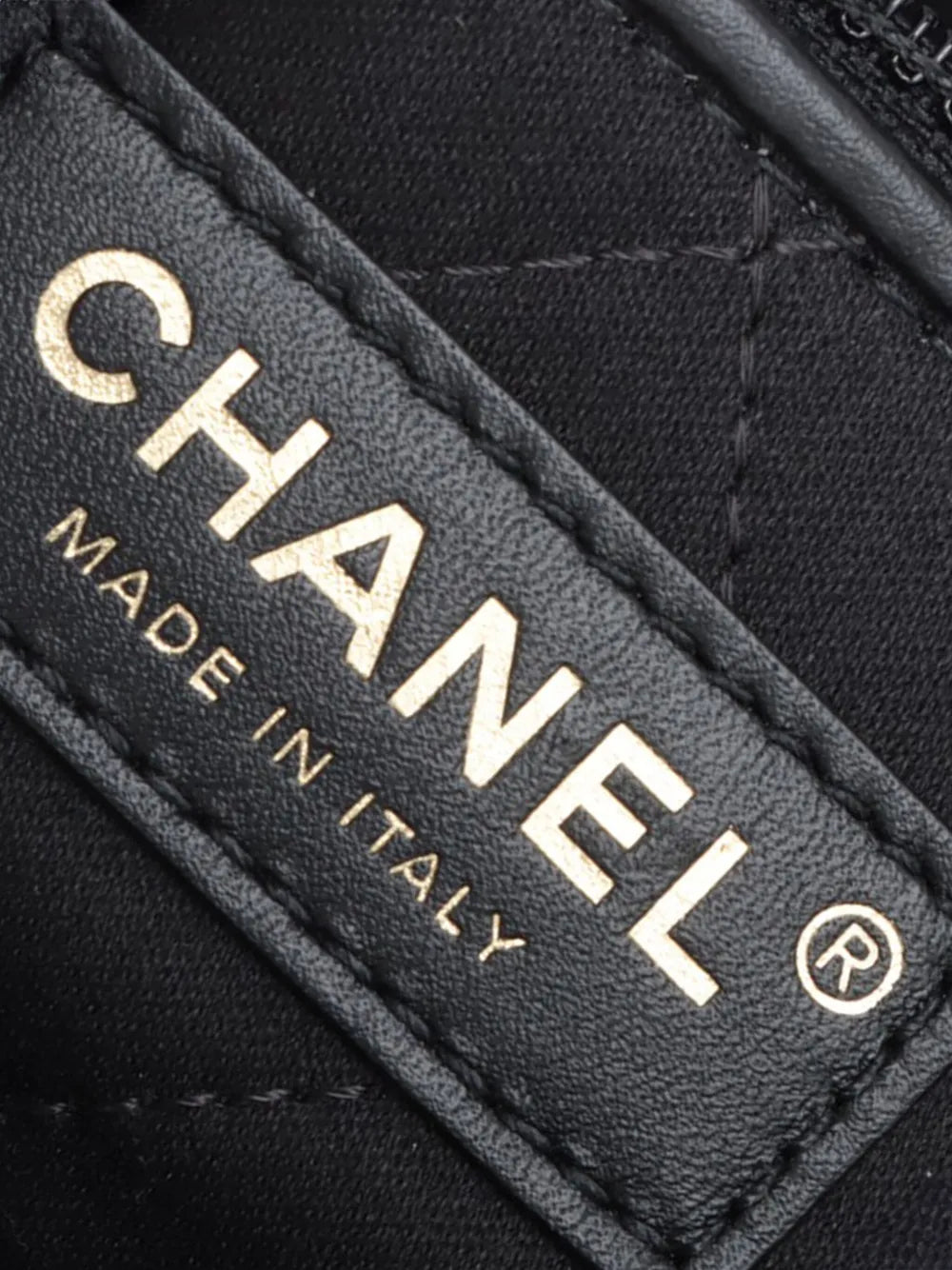 Pre-OwnedCHANEL Pre-Owned2021-2025 Small Shiny Quilted Calfskin 22 backpack