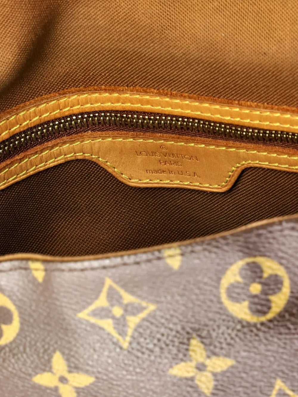 Pre-OwnedLouis Vuitton Pre-OwnedLooping Handbag Monogram Canvas Mini satchel