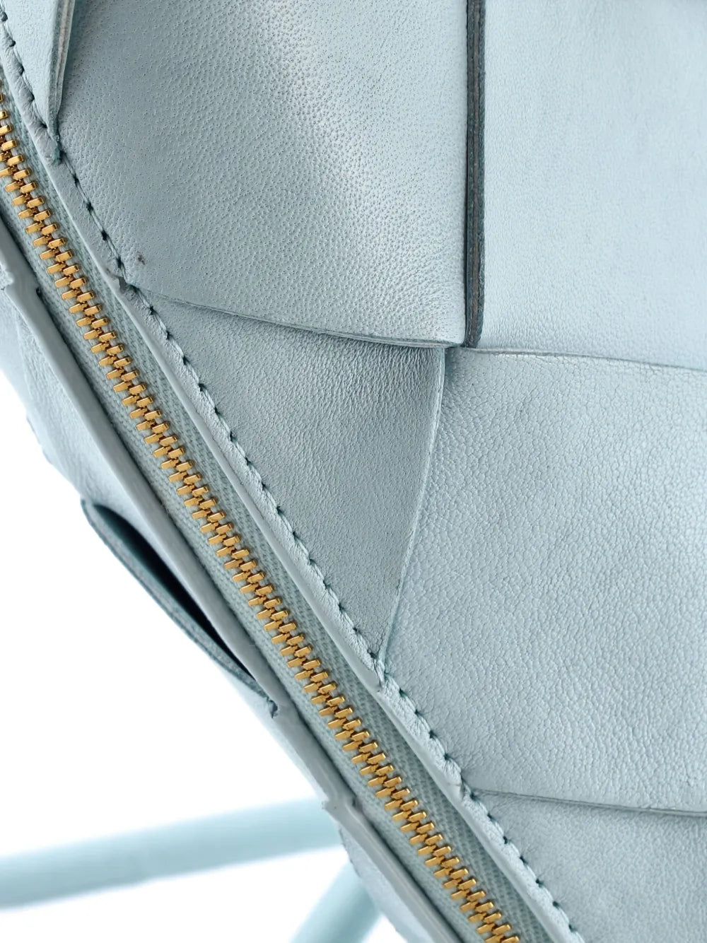 Pre-OwnedBottega Veneta Pre-OwnedCassette Camera Crossbody Bag Maxi Intrecciato Leather Small shoulder bag