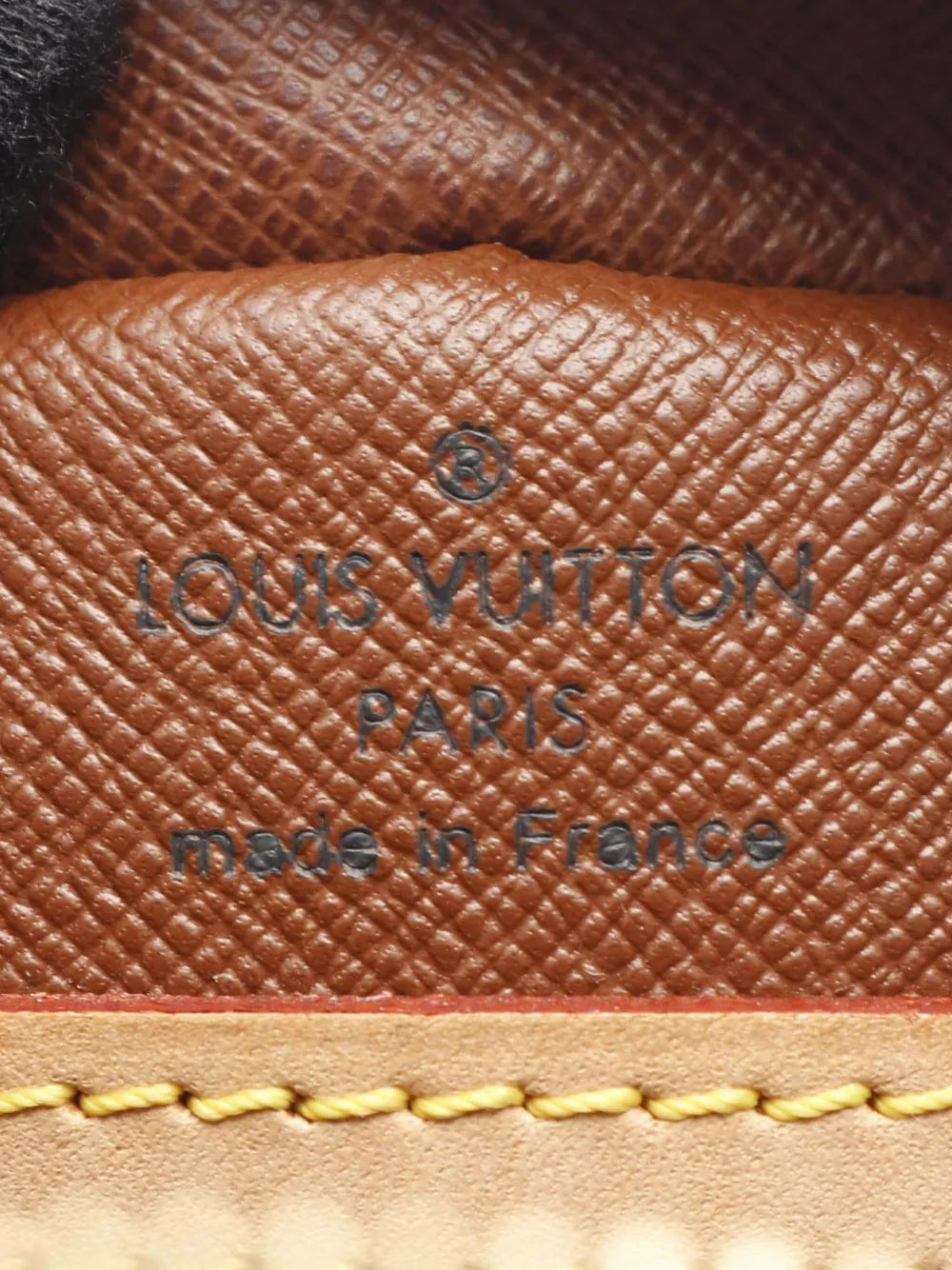 Pre-OwnedLouis Vuitton Pre-Owned2004 Monogram Blois crossbody bag
