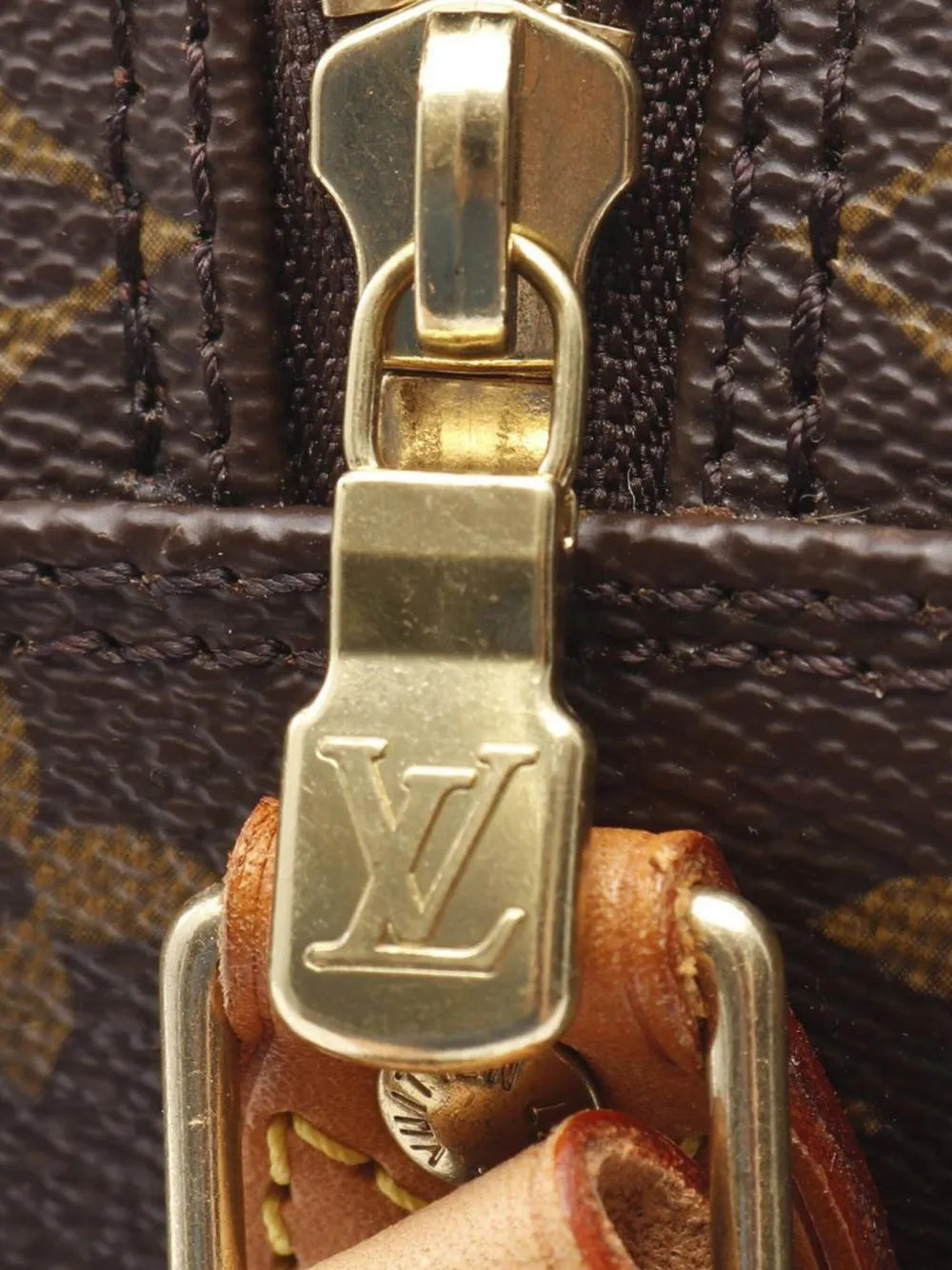 Pre-OwnedLouis Vuitton Pre-Owned2004 Monogram Blois crossbody bag