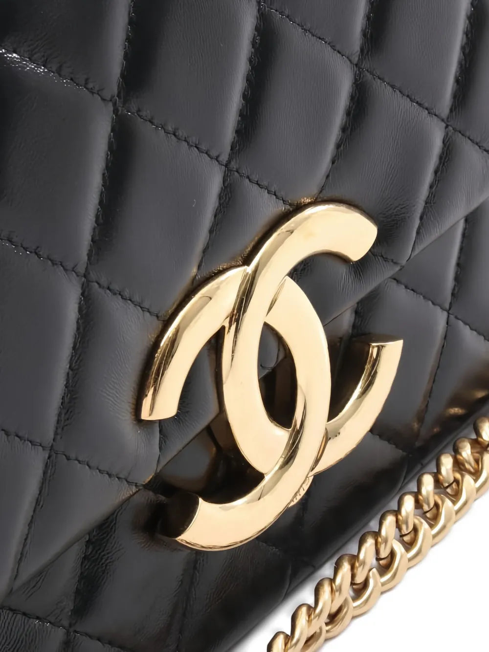 Pre-OwnedCHANEL Pre-Owned2021 quilted chain cross-body bag